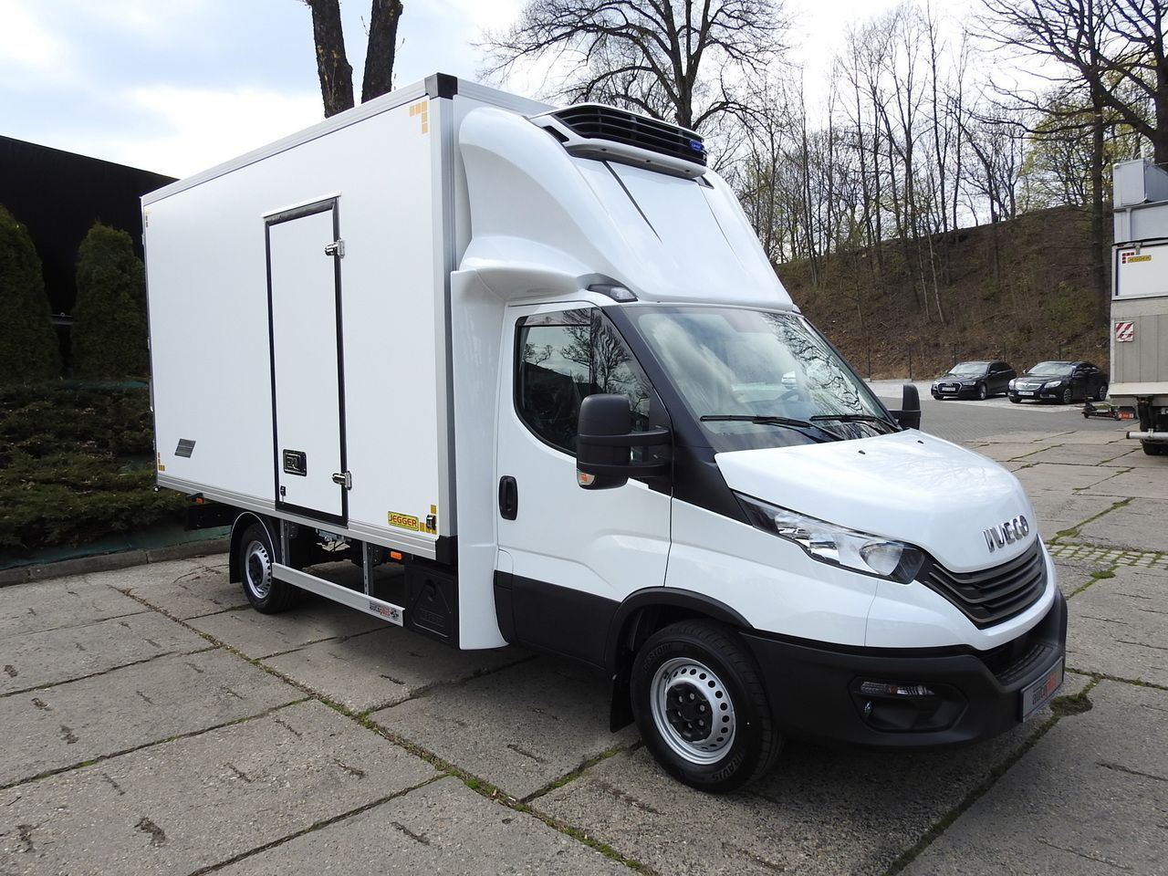 IVECO DAILY 35S16 NEW REGRIGERATOR BOX -10*C 8 PALLETS HEATING FUNCTION POWER SUPPLY 230V CRUISE CONTROL AIR CONDITIONING 160HP - Hladilno vozilo: slika 4 IVECO DAILY 35S16 NEW REGRIGERATOR BOX -10*C 8 PALLETS HEATING FUNCTION POWER SUPPLY 230V CRUISE CONTROL AIR CONDITIONING 160HP - Hladilno vozilo: slika 4