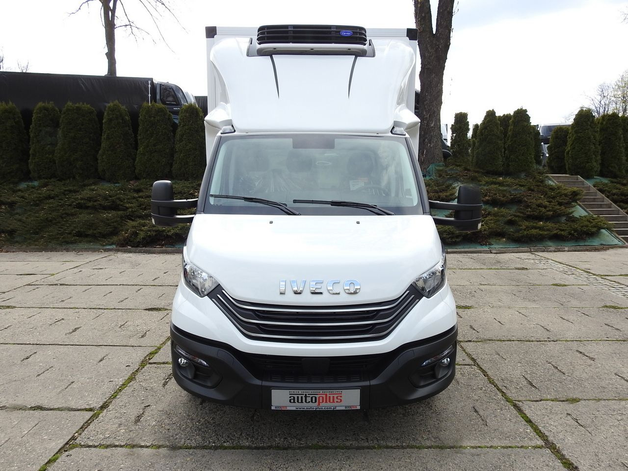 IVECO DAILY 35S16 NEW REGRIGERATOR BOX -10*C 8 PALLETS HEATING FUNCTION POWER SUPPLY 230V CRUISE CONTROL AIR CONDITIONING 160HP - Hladilno vozilo: slika 5 IVECO DAILY 35S16 NEW REGRIGERATOR BOX -10*C 8 PALLETS HEATING FUNCTION POWER SUPPLY 230V CRUISE CONTROL AIR CONDITIONING 160HP - Hladilno vozilo: slika 5