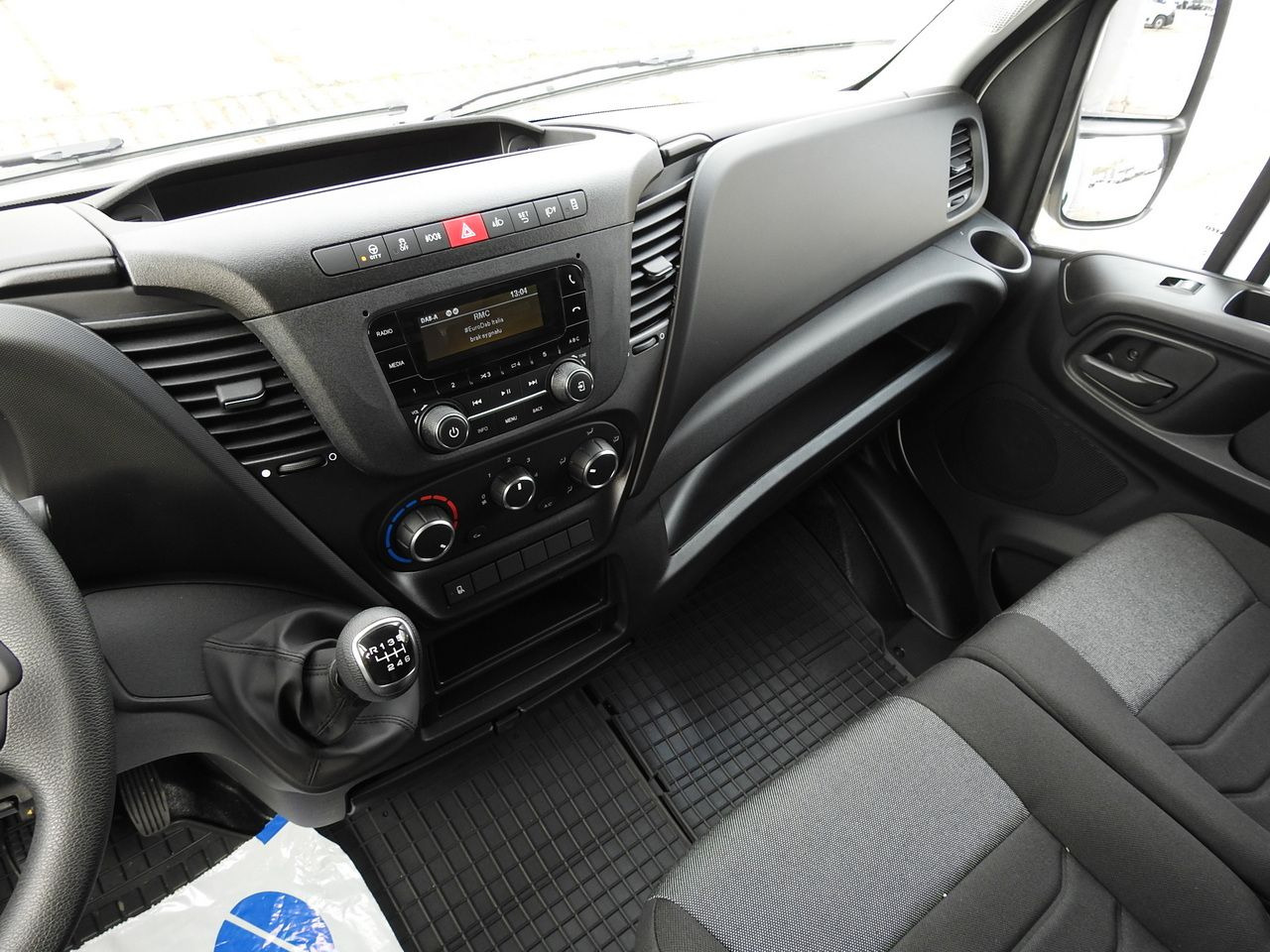 Nov Dostavno vozilo s ponjavo IVECO DAILY 35S16 NEW TARPAULIN LIFT 8 PALLETS CRUISE CONTROL AIR CONDITIONING  160HP: slika 41