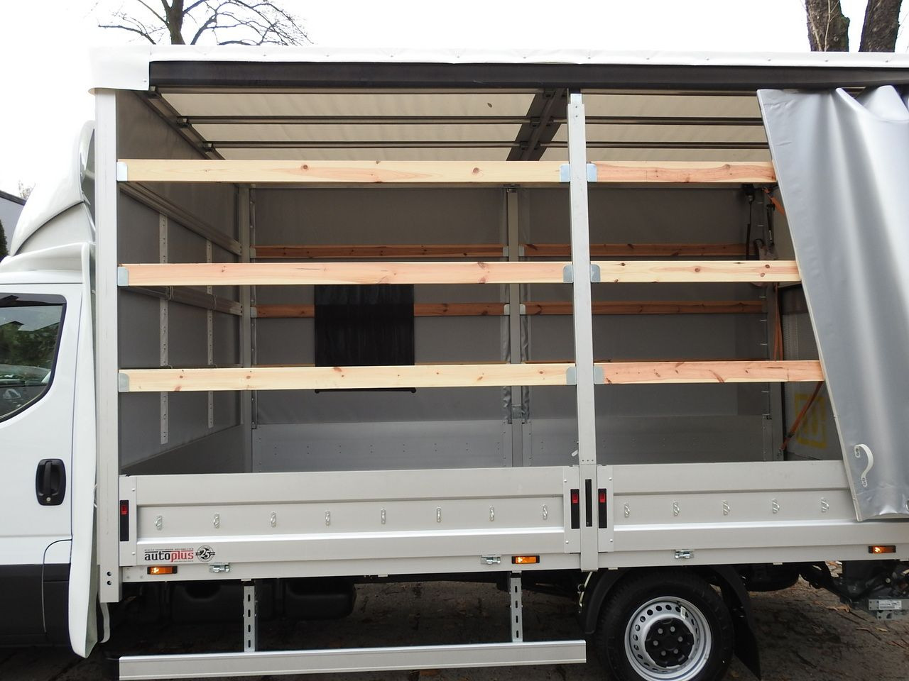 Nov Dostavno vozilo s ponjavo IVECO DAILY 35S16 NEW TARPAULIN LIFT 8 PALLETS CRUISE CONTROL AIR CONDITIONING  160HP: slika 31
