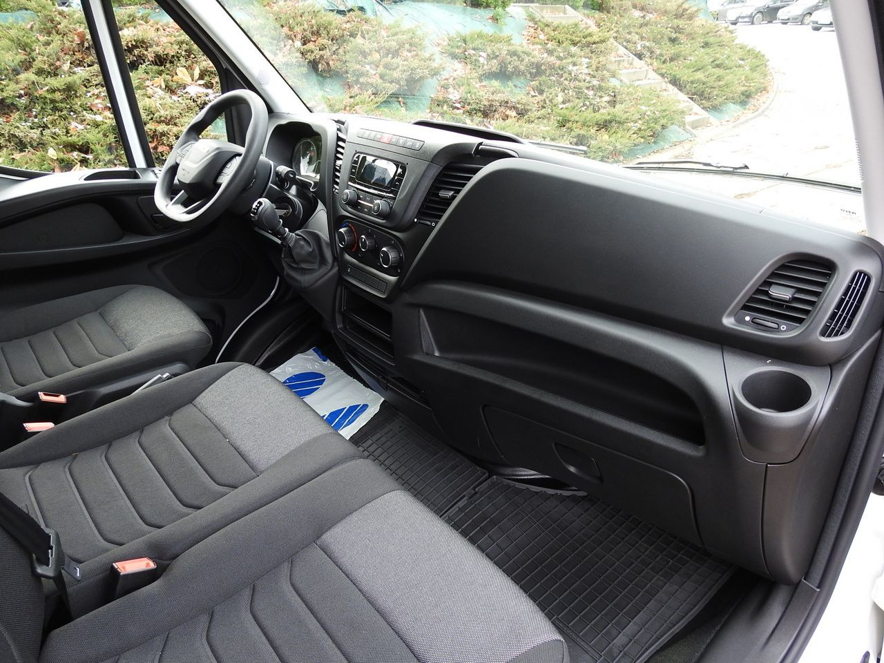 Nov Dostavno vozilo s ponjavo IVECO DAILY 35S16 NEW TARPAULIN LIFT 8 PALLETS CRUISE CONTROL AIR CONDITIONING  160HP: slika 47