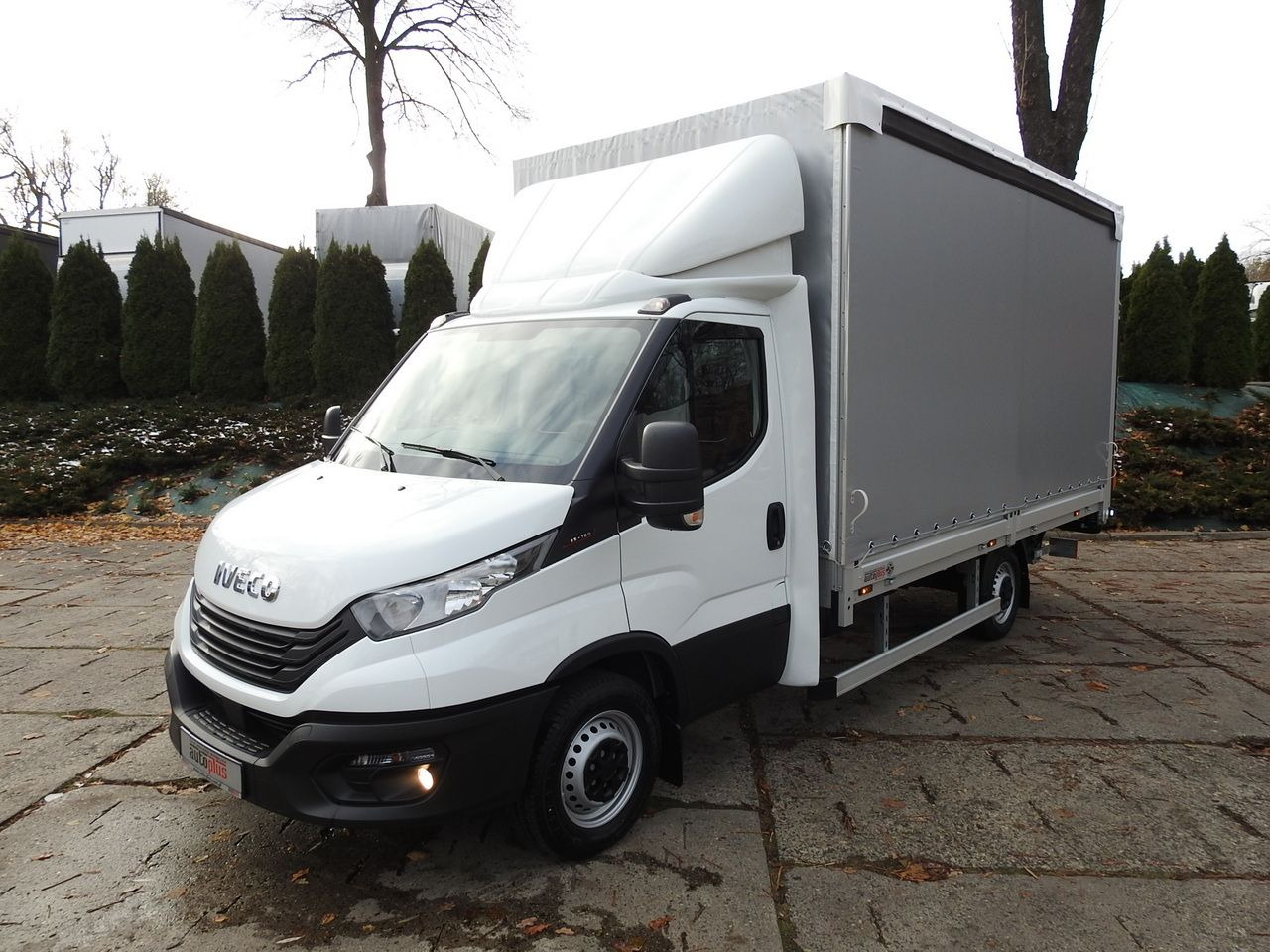 Nov Dostavno vozilo s ponjavo IVECO DAILY 35S16 NEW TARPAULIN LIFT 8 PALLETS CRUISE CONTROL AIR CONDITIONING  160HP: slika 28