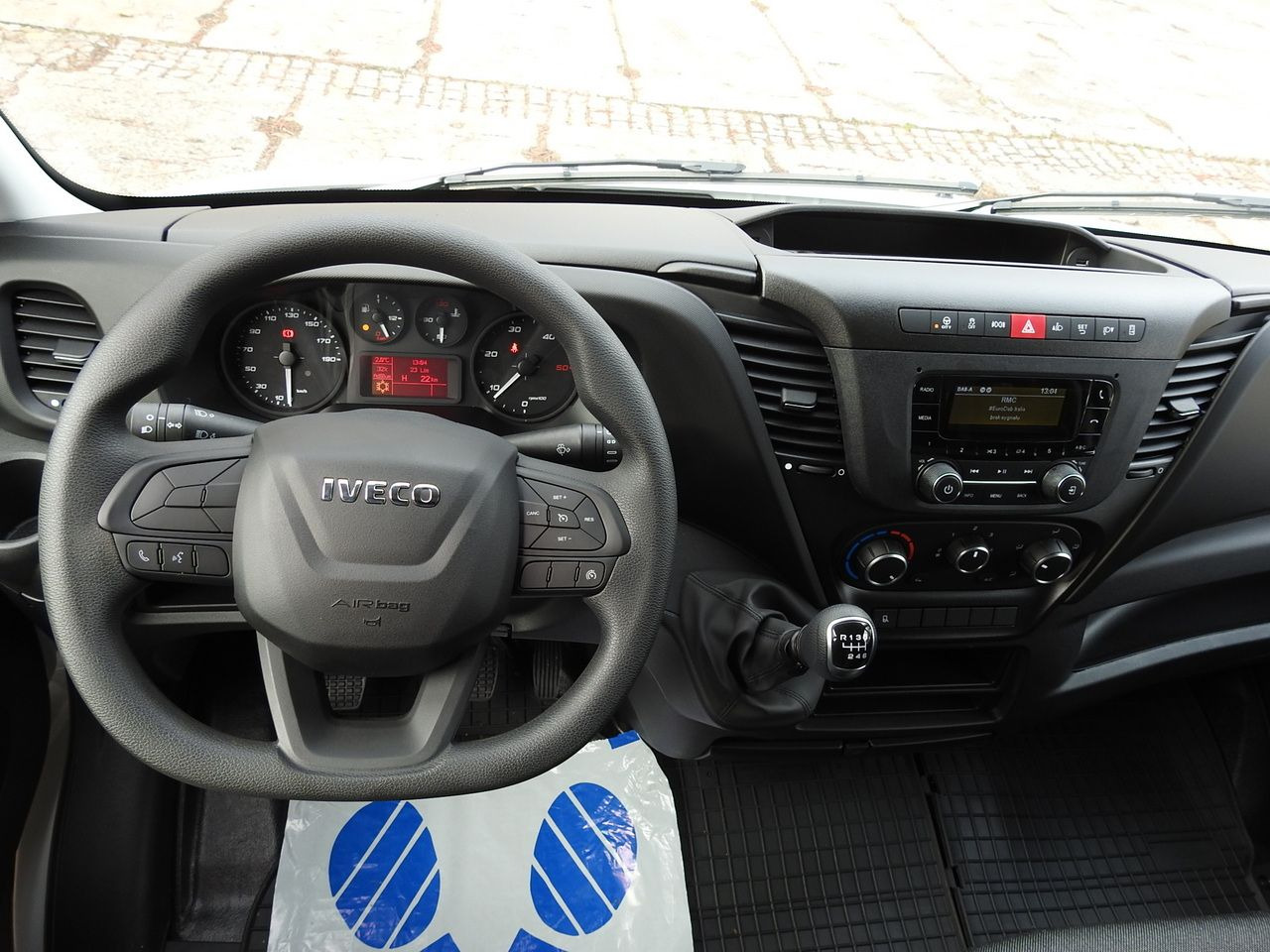 Nov Dostavno vozilo s ponjavo IVECO DAILY 35S16 NEW TARPAULIN LIFT 8 PALLETS CRUISE CONTROL AIR CONDITIONING  160HP: slika 37