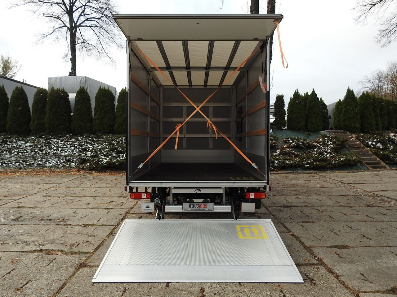 Nov Dostavno vozilo s ponjavo IVECO DAILY 35S16 NEW TARPAULIN LIFT 8 PALLETS CRUISE CONTROL AIR CONDITIONING  160HP: slika 12