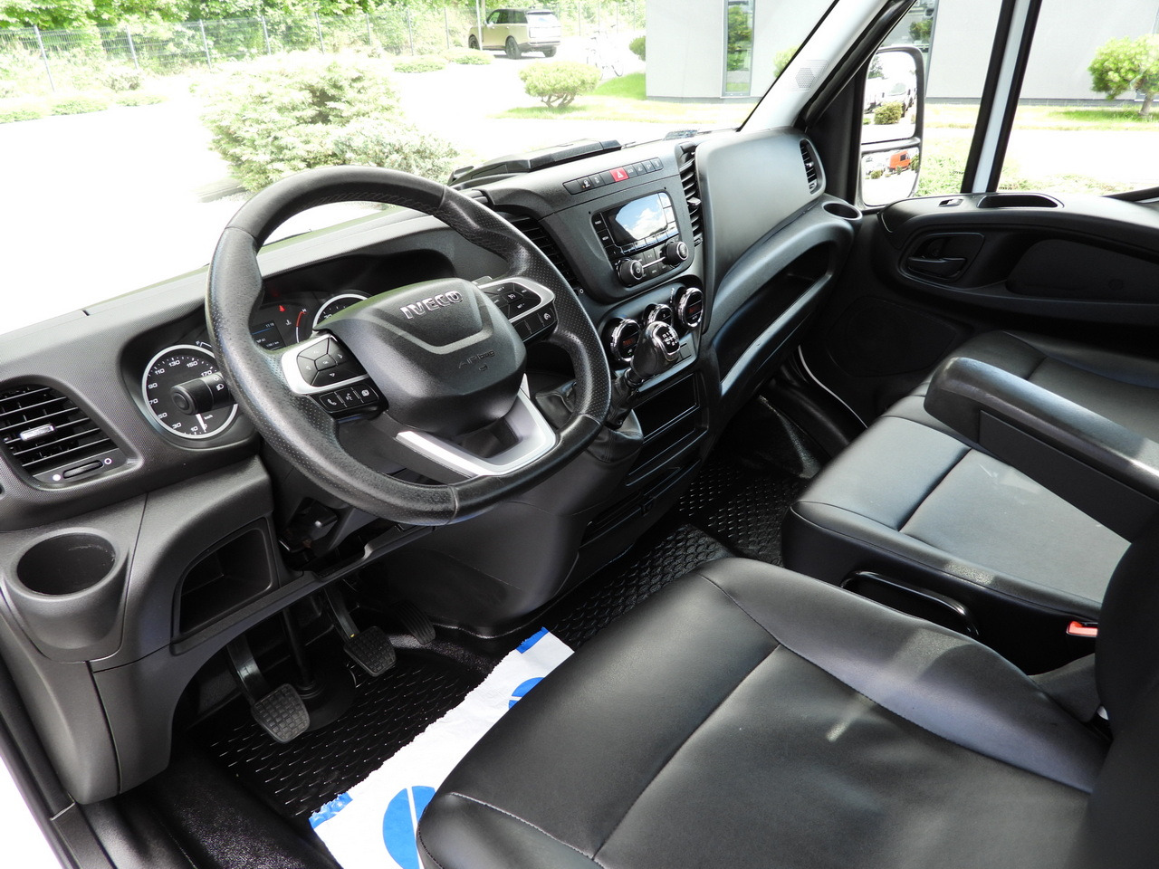 IVECO DAILY 35S16 STAKE BODY 10 PALLETS CRUISE CONTROL AIR CONDITIONING 160HP - Dostavno vozilo s kesonom: slika 2 IVECO DAILY 35S16 STAKE BODY 10 PALLETS CRUISE CONTROL AIR CONDITIONING 160HP - Dostavno vozilo s kesonom: slika 2