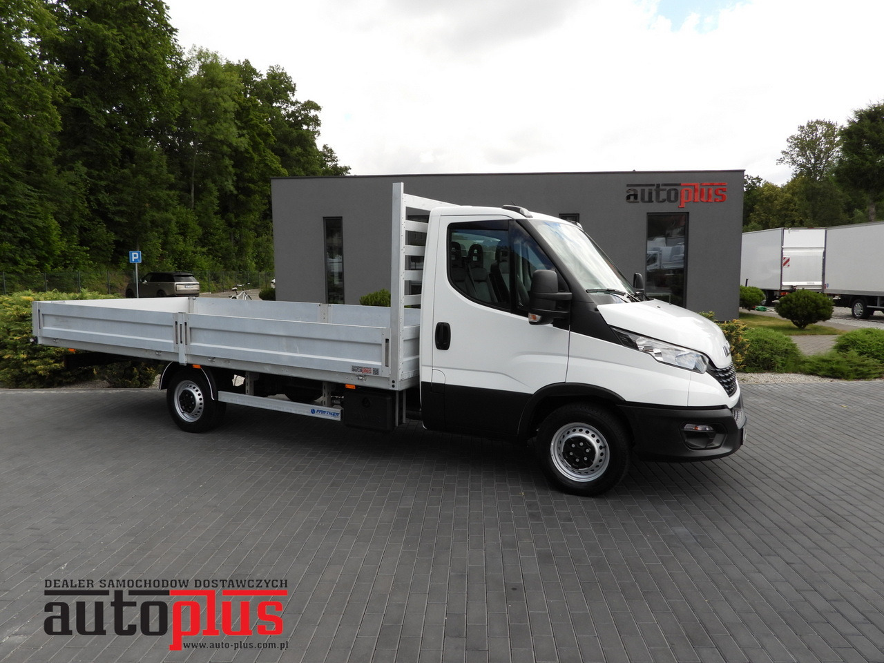 IVECO DAILY 35S16 STAKE BODY 10 PALLETS CRUISE CONTROL AIR CONDITIONING 160HP - Dostavno vozilo s kesonom: slika 1 IVECO DAILY 35S16 STAKE BODY 10 PALLETS CRUISE CONTROL AIR CONDITIONING 160HP - Dostavno vozilo s kesonom: slika 1