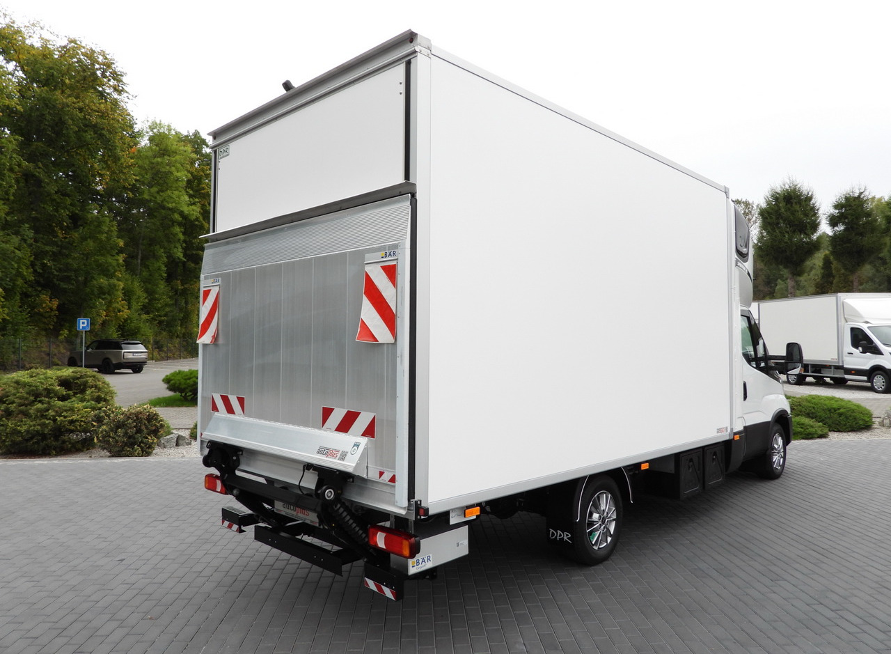 IVECO DAILY 35S18 BOX HI-MATIC LIFT 8 PALLETS CRUISE CONTROL NAVIGATION LED LIGHTS PNEUMATICS AUTOMATIC TRANSMISSION HI-MATIC AIR CONDITIONING 180HP - Dostavno vozilo z zabojnikom: slika 3 IVECO DAILY 35S18 BOX HI-MATIC LIFT 8 PALLETS CRUISE CONTROL NAVIGATION LED LIGHTS PNEUMATICS AUTOMATIC TRANSMISSION HI-MATIC AIR CONDITIONING 180HP - Dostavno vozilo z zabojnikom: slika 3