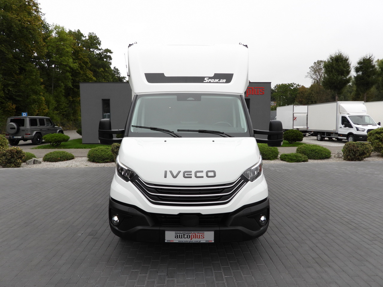 IVECO DAILY 35S18 BOX HI-MATIC LIFT 8 PALLETS CRUISE CONTROL NAVIGATION LED LIGHTS PNEUMATICS AUTOMATIC TRANSMISSION HI-MATIC AIR CONDITIONING 180HP - Dostavno vozilo z zabojnikom: slika 5 IVECO DAILY 35S18 BOX HI-MATIC LIFT 8 PALLETS CRUISE CONTROL NAVIGATION LED LIGHTS PNEUMATICS AUTOMATIC TRANSMISSION HI-MATIC AIR CONDITIONING 180HP - Dostavno vozilo z zabojnikom: slika 5