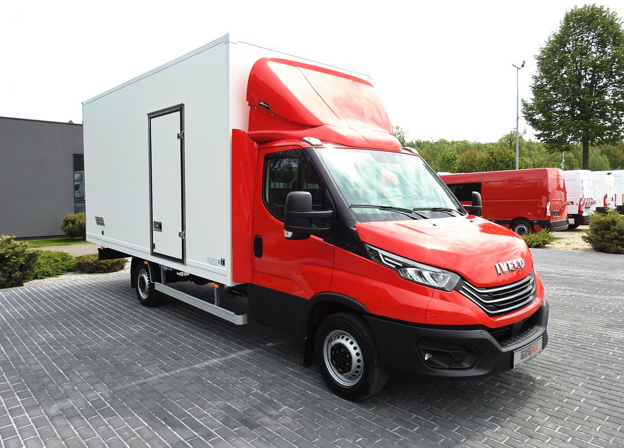 IVECO DAILY 35S18 NEW BOX 10 PALLETS CRUISE CONTROL NAVIGATION AIR CONDITIONING LED LIGHTS GUARANTEE 180HP - Dostavno vozilo z zabojnikom: slika 4 IVECO DAILY 35S18 NEW BOX 10 PALLETS CRUISE CONTROL NAVIGATION AIR CONDITIONING LED LIGHTS GUARANTEE 180HP - Dostavno vozilo z zabojnikom: slika 4