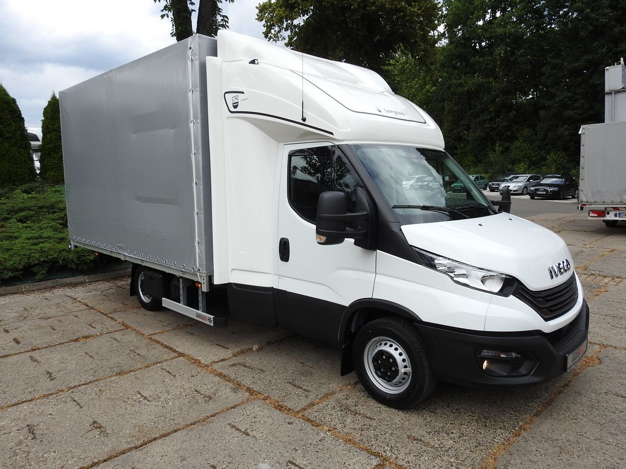 IVECO DAILY 35S18 NEW TARPAULIN WEBASTO CRUISE CONTROL AIR CONDITIONING 180HP - Dostavno vozilo s ponjavo: slika 4 IVECO DAILY 35S18 NEW TARPAULIN WEBASTO CRUISE CONTROL AIR CONDITIONING 180HP - Dostavno vozilo s ponjavo: slika 4