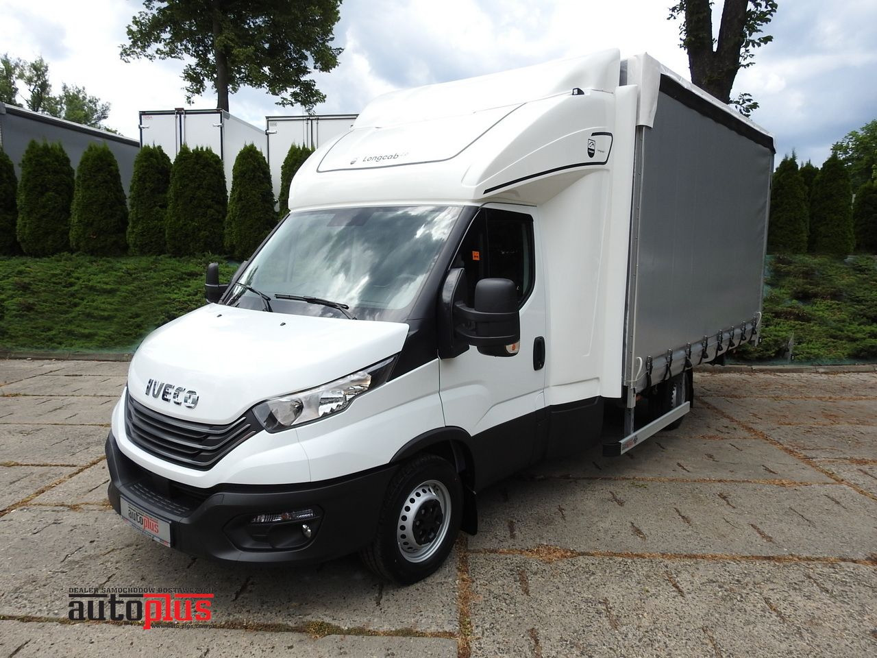 IVECO DAILY 35S18 NEW TARPAULIN WEBASTO CRUISE CONTROL AIR CONDITIONING 180HP - Dostavno vozilo s ponjavo: slika 1 IVECO DAILY 35S18 NEW TARPAULIN WEBASTO CRUISE CONTROL AIR CONDITIONING 180HP - Dostavno vozilo s ponjavo: slika 1