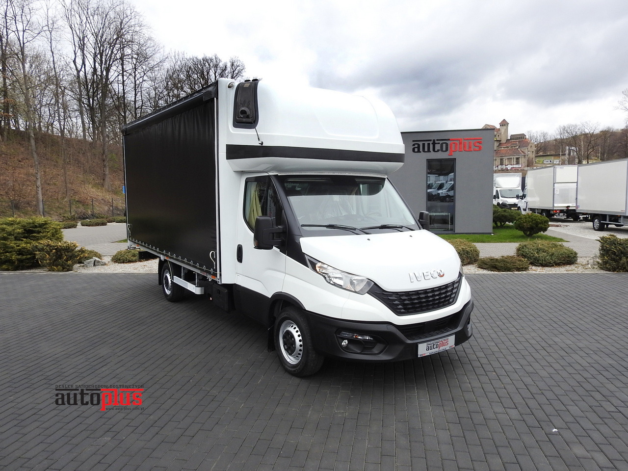 IVECO DAILY 35S18 TARPAULIN 10 PALLETS WEBASTO CRUISE CONTROL AIR CONDITIONING 180HP - Dostavno vozilo s ponjavo: slika 1 IVECO DAILY 35S18 TARPAULIN 10 PALLETS WEBASTO CRUISE CONTROL AIR CONDITIONING 180HP - Dostavno vozilo s ponjavo: slika 1