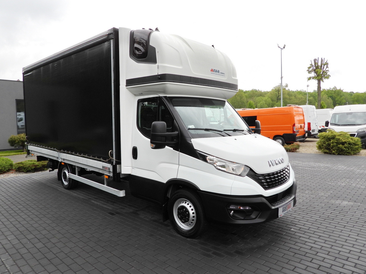 IVECO DAILY 35S18 TARPAULIN 10 PALLETS WEBASTO CRUISE CONTROL AIR CONDITIONING 180HP - Dostavno vozilo s ponjavo: slika 4 IVECO DAILY 35S18 TARPAULIN 10 PALLETS WEBASTO CRUISE CONTROL AIR CONDITIONING 180HP - Dostavno vozilo s ponjavo: slika 4