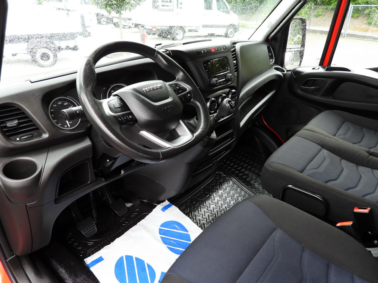 IVECO DAILY 35S18 TARPAULIN 10 PALLETS WEBASTO CRUISE CONTROL LED LIGHTS AIR CONDITIONING 180HP - Dostavno vozilo s ponjavo: slika 2 IVECO DAILY 35S18 TARPAULIN 10 PALLETS WEBASTO CRUISE CONTROL LED LIGHTS AIR CONDITIONING 180HP - Dostavno vozilo s ponjavo: slika 2