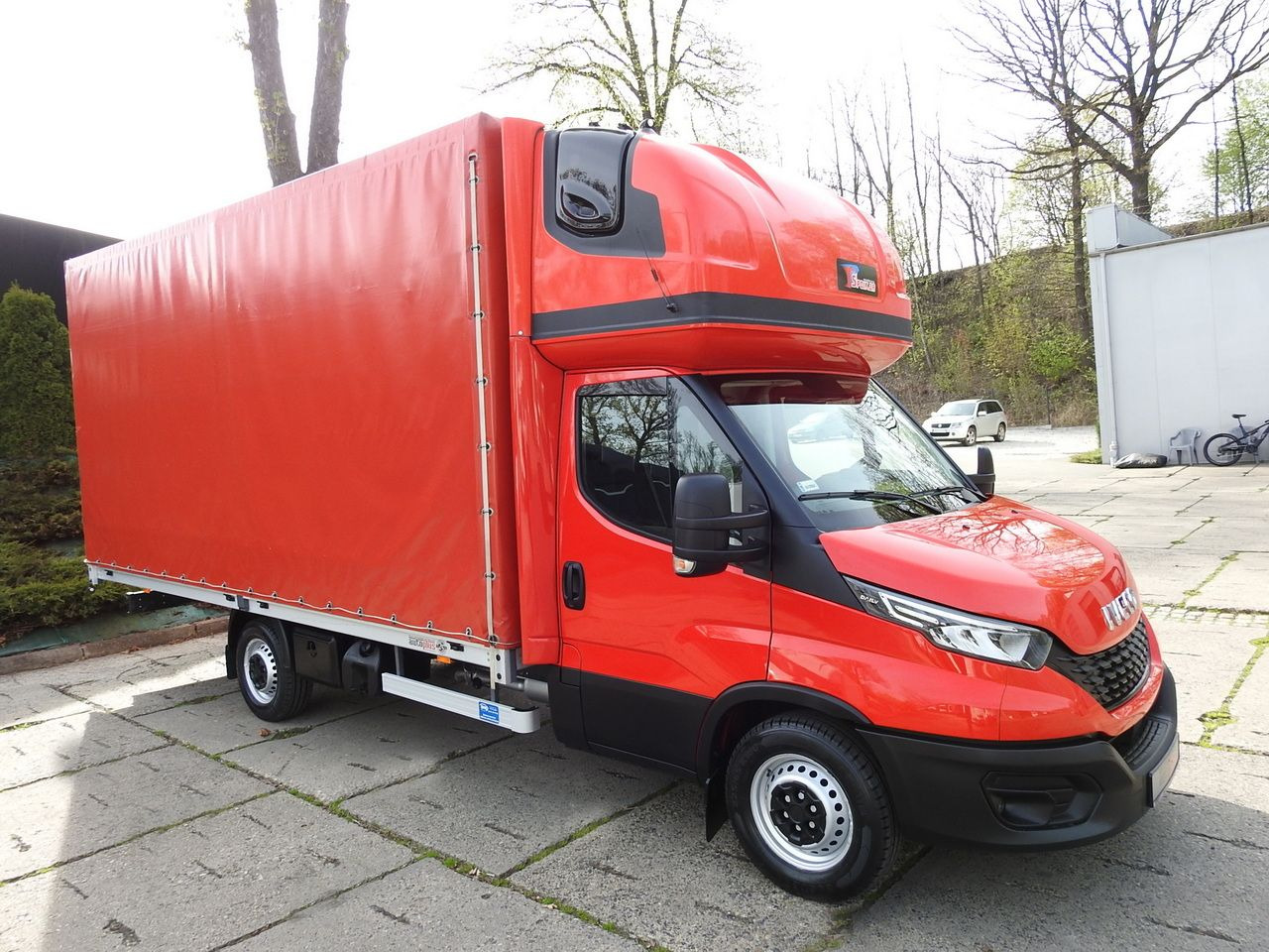 IVECO DAILY 35S18 TARPAULIN 10 PALLETS WEBASTO CRUISE CONTROL LED LIGHTS AIR CONDITIONING 180HP - Dostavno vozilo s ponjavo: slika 4 IVECO DAILY 35S18 TARPAULIN 10 PALLETS WEBASTO CRUISE CONTROL LED LIGHTS AIR CONDITIONING 180HP - Dostavno vozilo s ponjavo: slika 4