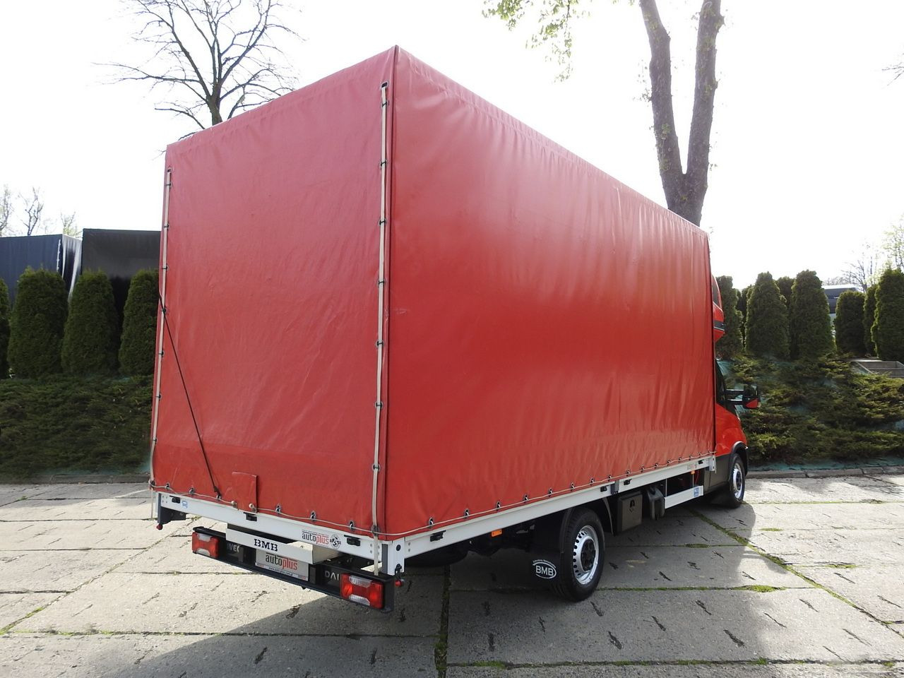 IVECO DAILY 35S18 TARPAULIN 10 PALLETS WEBASTO CRUISE CONTROL LED LIGHTS AIR CONDITIONING 180HP - Dostavno vozilo s ponjavo: slika 3 IVECO DAILY 35S18 TARPAULIN 10 PALLETS WEBASTO CRUISE CONTROL LED LIGHTS AIR CONDITIONING 180HP - Dostavno vozilo s ponjavo: slika 3