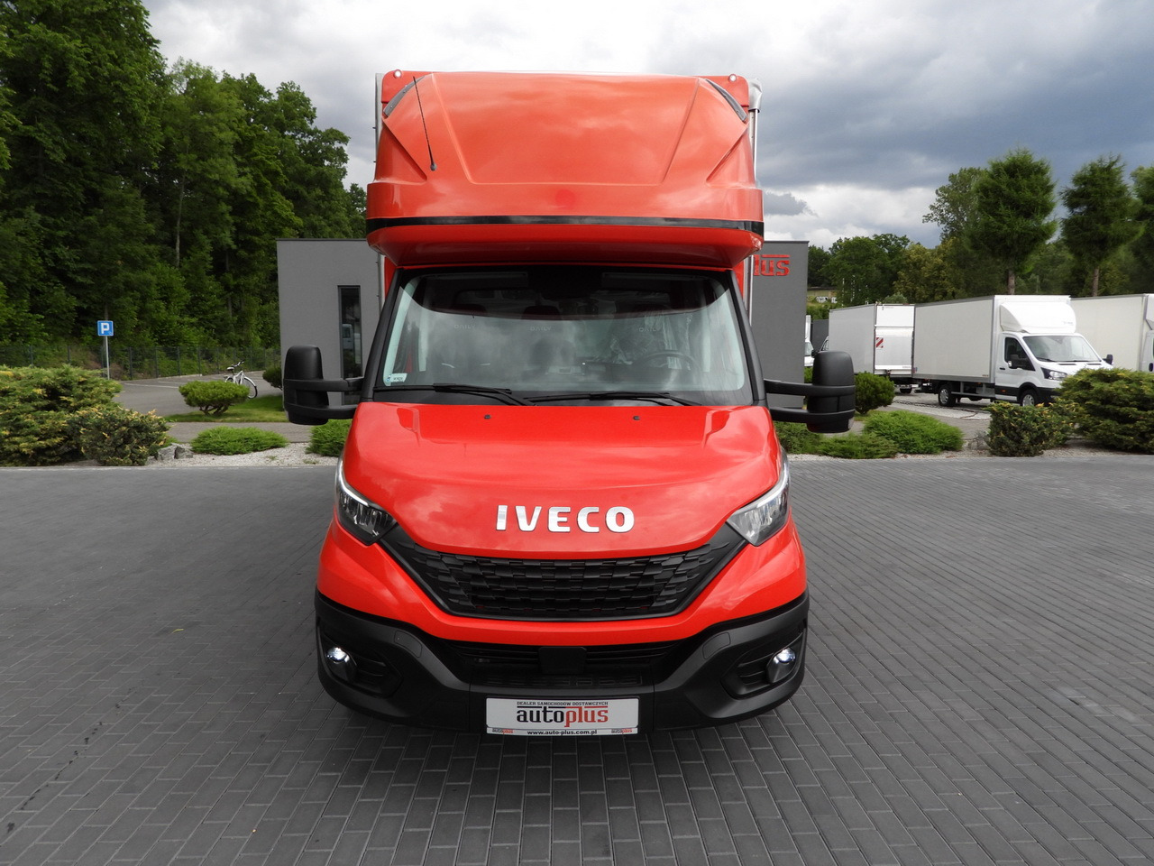 IVECO DAILY 35S18 TARPAULIN 10 PALLETS WEBASTO CRUISE CONTROL LED LIGHTS AIR CONDITIONING 180HP - Dostavno vozilo s ponjavo: slika 5 IVECO DAILY 35S18 TARPAULIN 10 PALLETS WEBASTO CRUISE CONTROL LED LIGHTS AIR CONDITIONING 180HP - Dostavno vozilo s ponjavo: slika 5