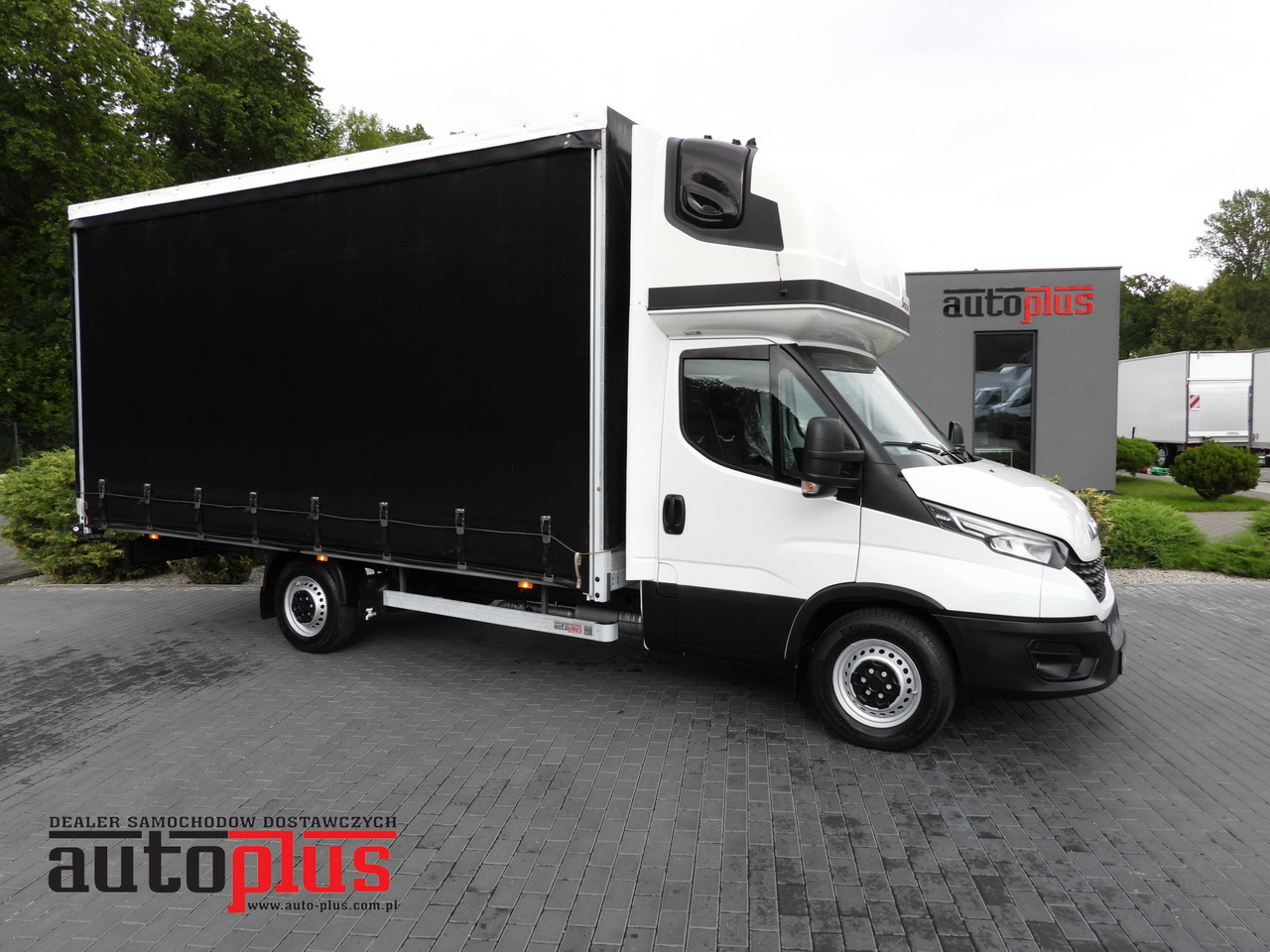 IVECO DAILY 35S18 TARPAULIN 10 PALLETS WEBASTO CRUISE CONTROL NAVIGATION LED LIGHTS AIR CONDITIONING 180HP - Dostavno vozilo s ponjavo: slika 1 IVECO DAILY 35S18 TARPAULIN 10 PALLETS WEBASTO CRUISE CONTROL NAVIGATION LED LIGHTS AIR CONDITIONING 180HP - Dostavno vozilo s ponjavo: slika 1