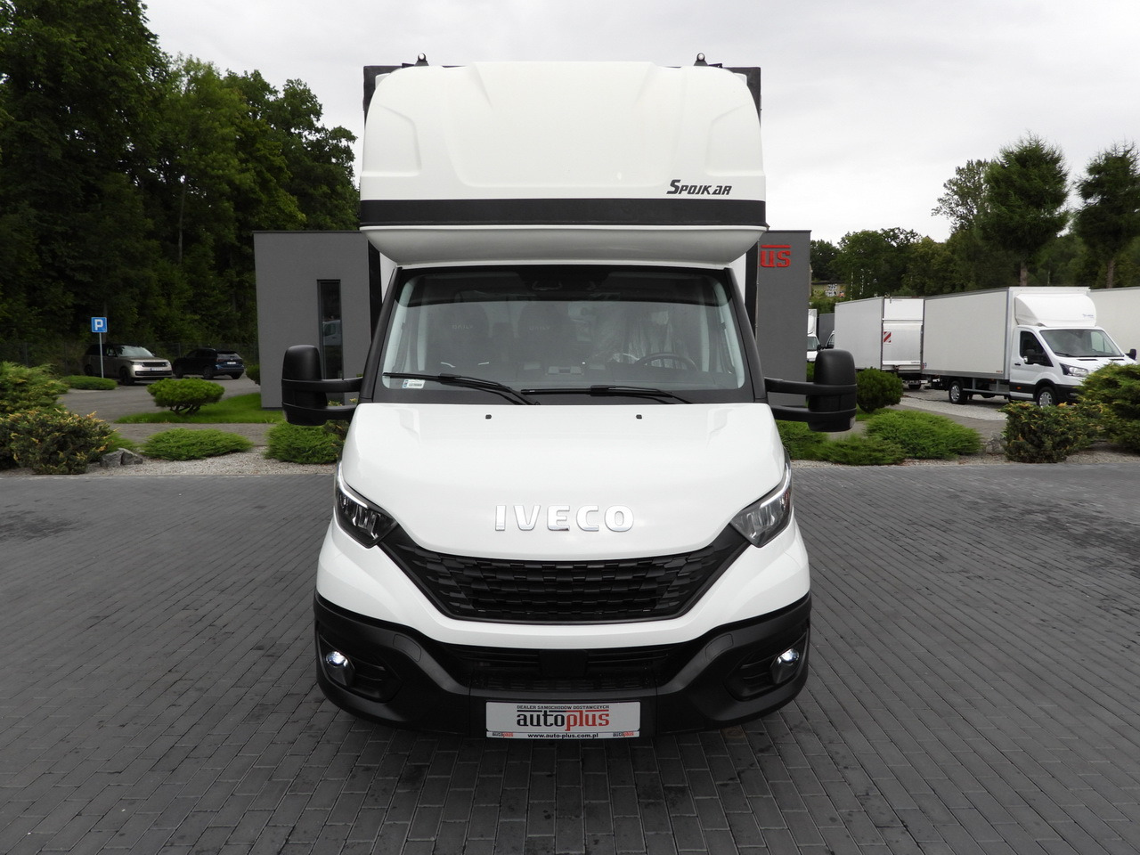 IVECO DAILY 35S18 TARPAULIN 10 PALLETS WEBASTO CRUISE CONTROL NAVIGATION LED LIGHTS AIR CONDITIONING 180HP - Dostavno vozilo s ponjavo: slika 5 IVECO DAILY 35S18 TARPAULIN 10 PALLETS WEBASTO CRUISE CONTROL NAVIGATION LED LIGHTS AIR CONDITIONING 180HP - Dostavno vozilo s ponjavo: slika 5