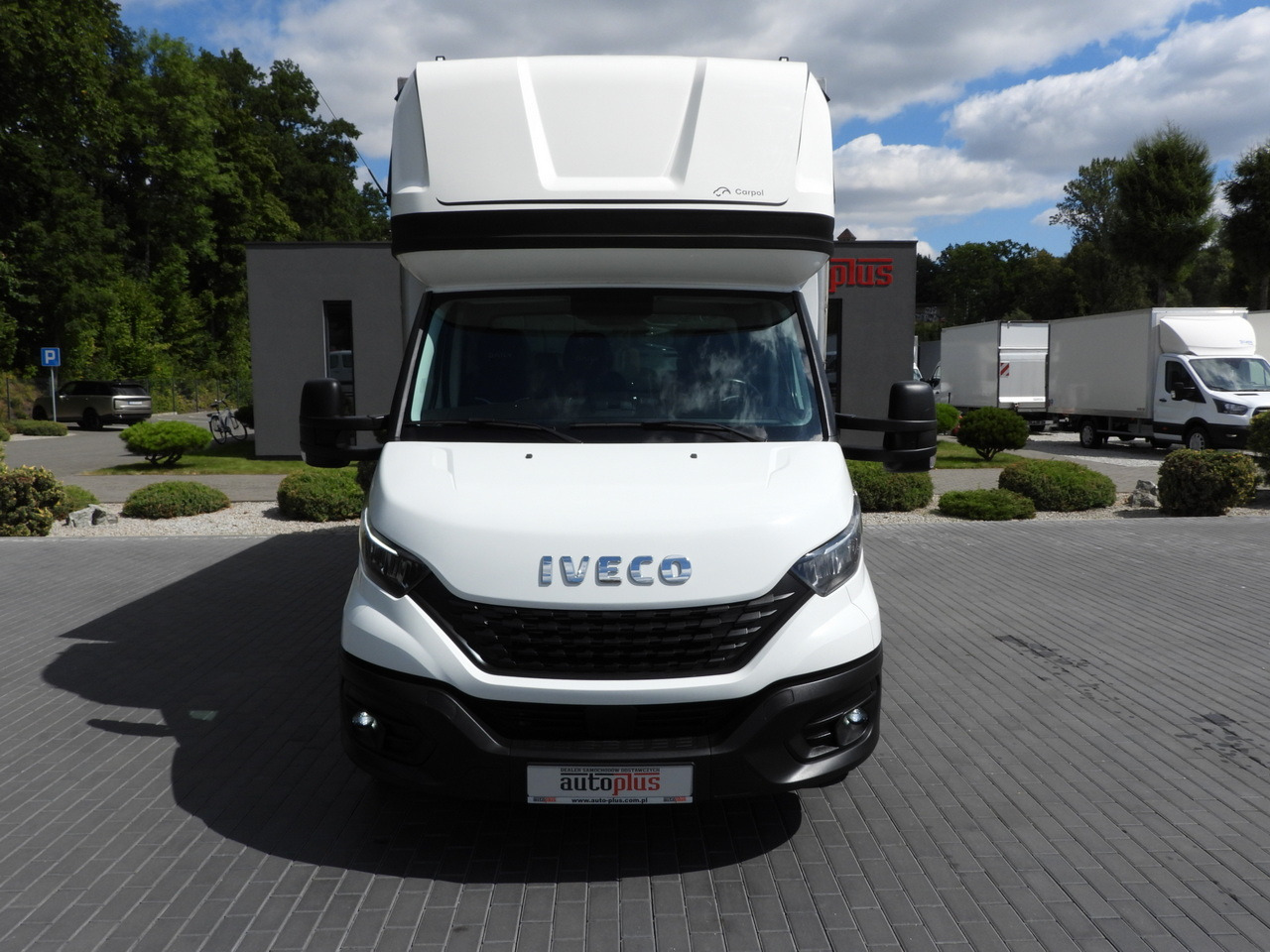 IVECO DAILY 35S18 TARPAULIN 10 PALLETS WEBASTO CRUISE CONTROL NAVIGATION LED LIGHTS AIR CONDITIONING 180HP - Dostavno vozilo s ponjavo: slika 5 IVECO DAILY 35S18 TARPAULIN 10 PALLETS WEBASTO CRUISE CONTROL NAVIGATION LED LIGHTS AIR CONDITIONING 180HP - Dostavno vozilo s ponjavo: slika 5