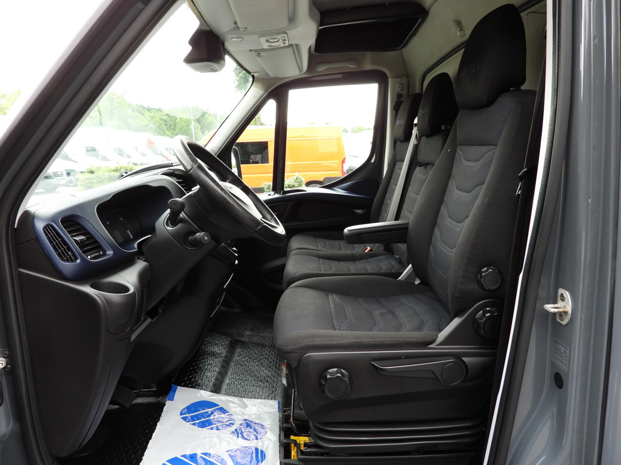 Dostavno vozilo s ponjavo IVECO DAILY 35S18 TARPAULIN 10 PALLETS WEBASTO CRUISE CONTROL PNEUMATICS AUTOMATIC TRANSMISSION HI-MATIC AIR CONDITIONING  180HP: slika 27