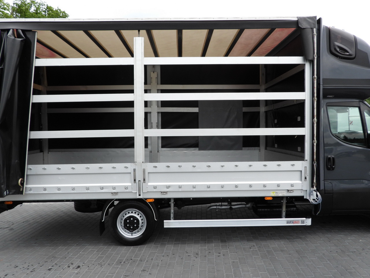 Dostavno vozilo s ponjavo IVECO DAILY 35S18 TARPAULIN 10 PALLETS WEBASTO CRUISE CONTROL PNEUMATICS AUTOMATIC TRANSMISSION HI-MATIC AIR CONDITIONING  180HP: slika 18