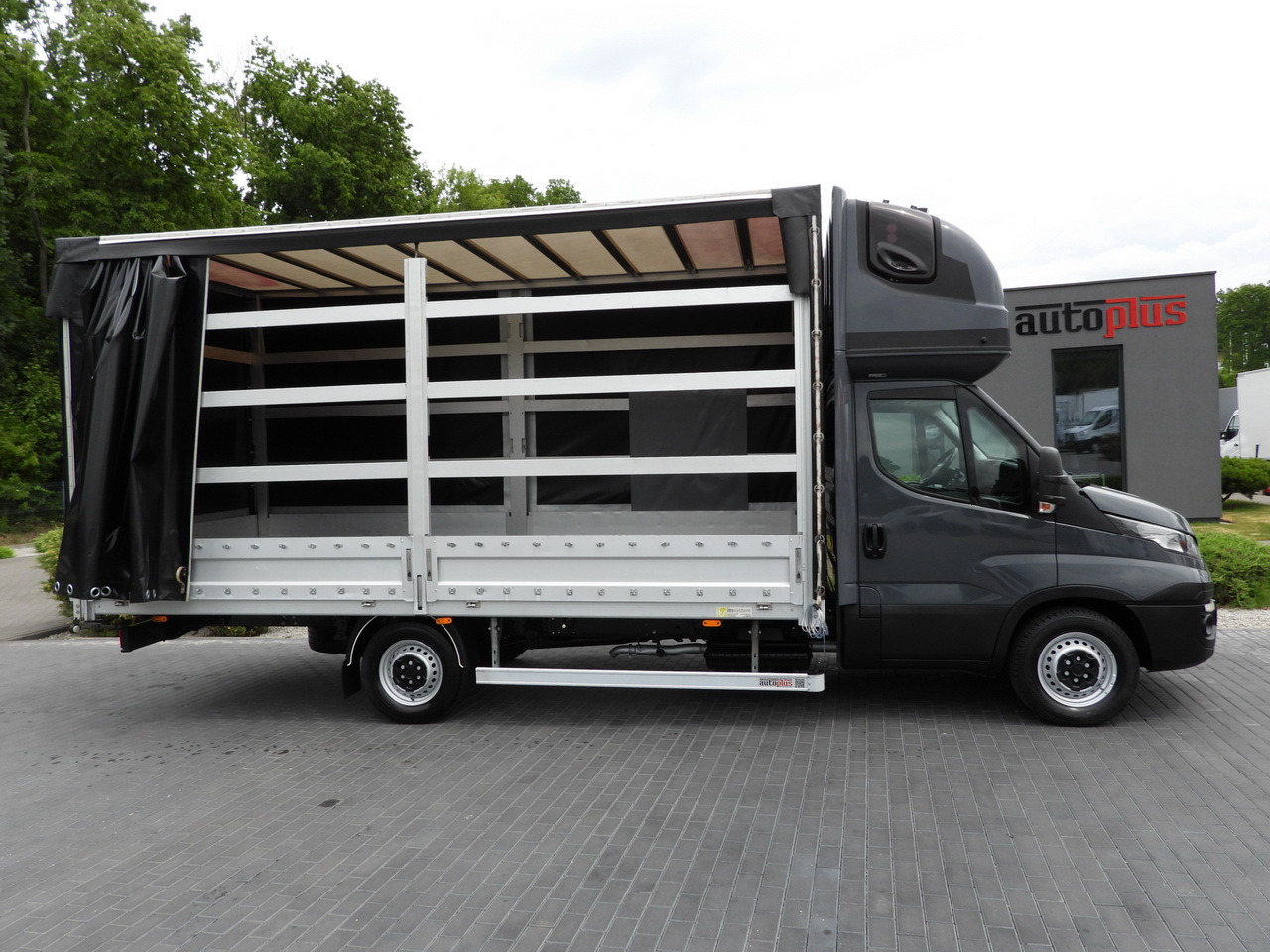 Dostavno vozilo s ponjavo IVECO DAILY 35S18 TARPAULIN 10 PALLETS WEBASTO CRUISE CONTROL PNEUMATICS AUTOMATIC TRANSMISSION HI-MATIC AIR CONDITIONING  180HP: slika 8