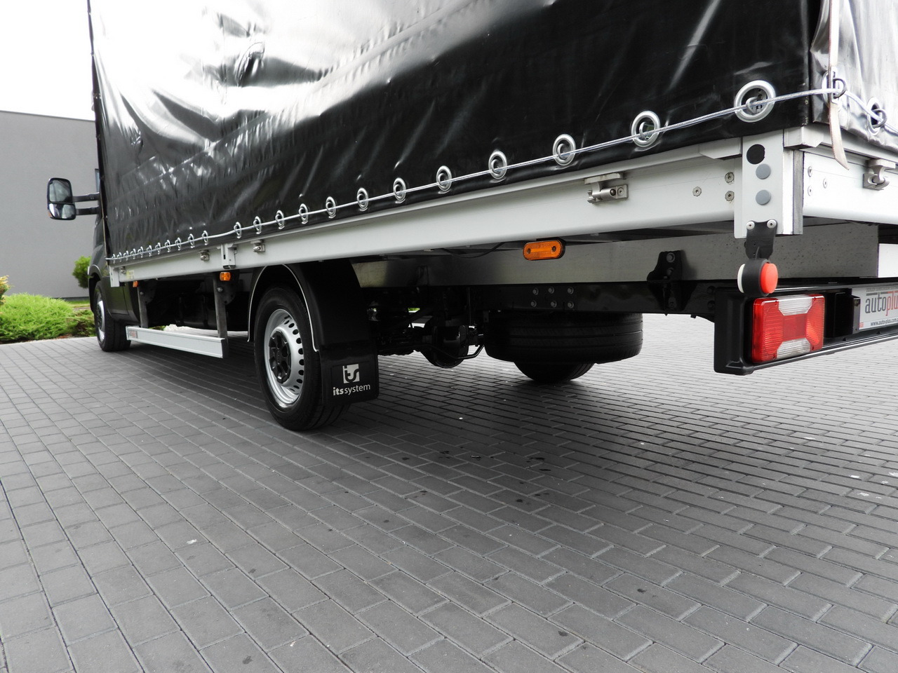 Dostavno vozilo s ponjavo IVECO DAILY 35S18 TARPAULIN 10 PALLETS WEBASTO CRUISE CONTROL PNEUMATICS AUTOMATIC TRANSMISSION HI-MATIC AIR CONDITIONING  180HP: slika 16