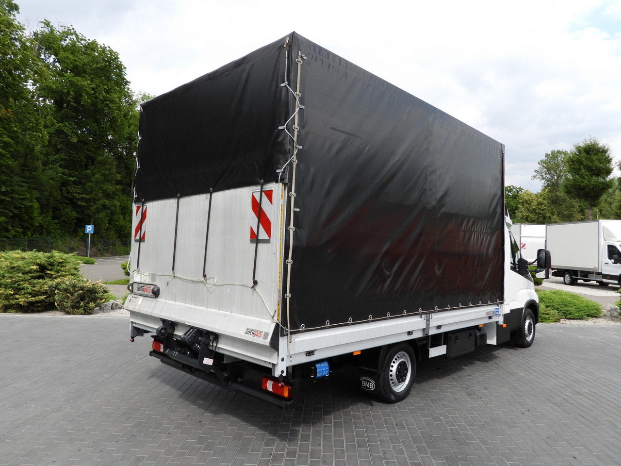 IVECO DAILY 35S18 TARPAULIN LIFT 10 PALLETS WEBASTO CRUISE CONTROL PNEUMATICS AIR CONDITIONING 180HP - Dostavno vozilo s ponjavo: slika 3 IVECO DAILY 35S18 TARPAULIN LIFT 10 PALLETS WEBASTO CRUISE CONTROL PNEUMATICS AIR CONDITIONING 180HP - Dostavno vozilo s ponjavo: slika 3