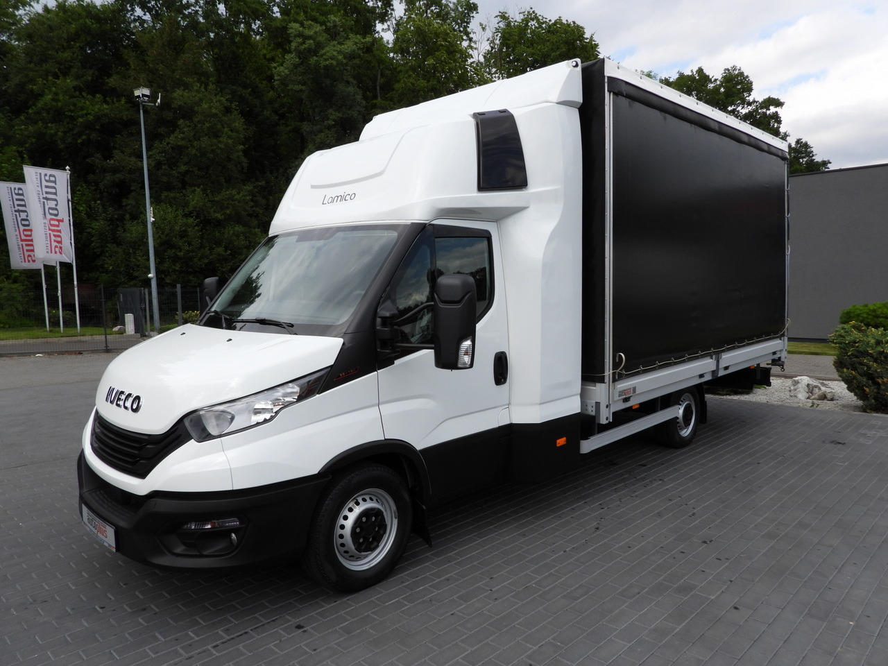 IVECO DAILY 35S18 TARPAULIN LIFT 10 PALLETS WEBASTO CRUISE CONTROL PNEUMATICS AIR CONDITIONING 180HP - Dostavno vozilo s ponjavo: slika 5 IVECO DAILY 35S18 TARPAULIN LIFT 10 PALLETS WEBASTO CRUISE CONTROL PNEUMATICS AIR CONDITIONING 180HP - Dostavno vozilo s ponjavo: slika 5