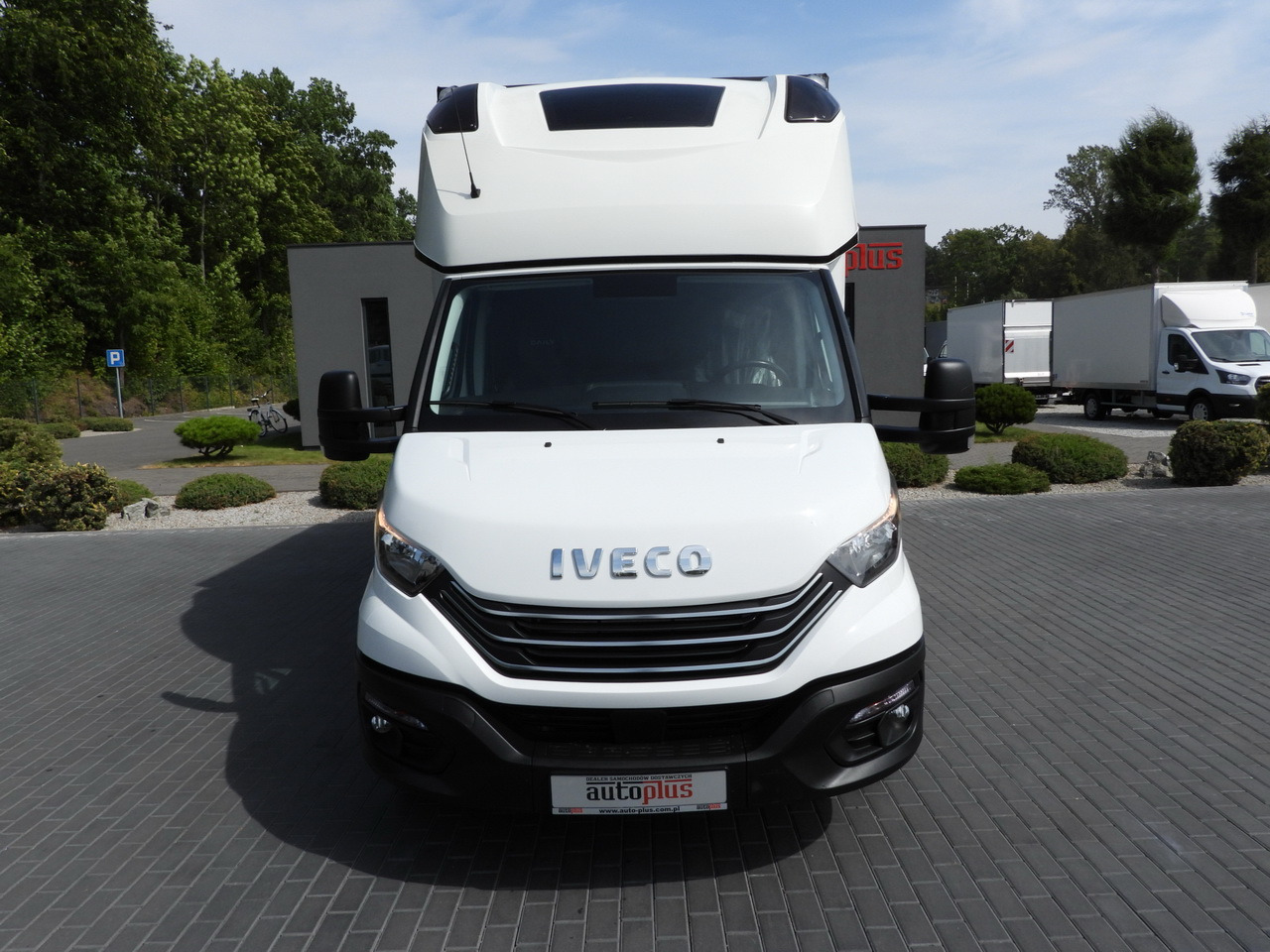 IVECO DAILY 35S18 TARPAULIN LIFT 8 PALLETS CRUISE CONTROL AIR CONDITIONING 180HP - Dostavno vozilo s ponjavo: slika 5 IVECO DAILY 35S18 TARPAULIN LIFT 8 PALLETS CRUISE CONTROL AIR CONDITIONING 180HP - Dostavno vozilo s ponjavo: slika 5