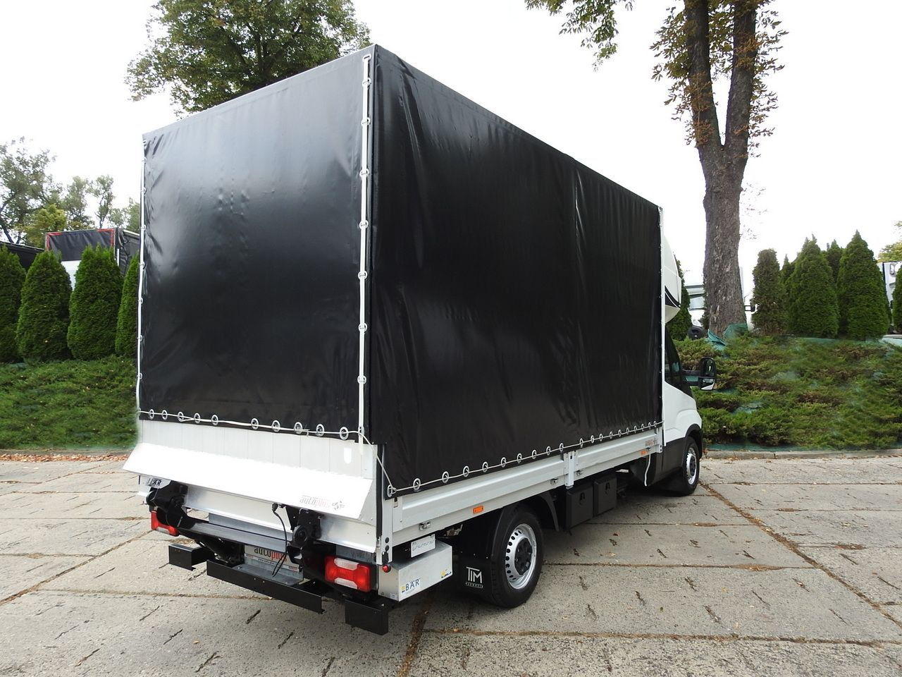 IVECO DAILY 35S18 TARPAULIN LIFT 8 PALLETS CRUISE CONTROL AIR CONDITIONING 180HP - Dostavno vozilo s ponjavo: slika 3 IVECO DAILY 35S18 TARPAULIN LIFT 8 PALLETS CRUISE CONTROL AIR CONDITIONING 180HP - Dostavno vozilo s ponjavo: slika 3