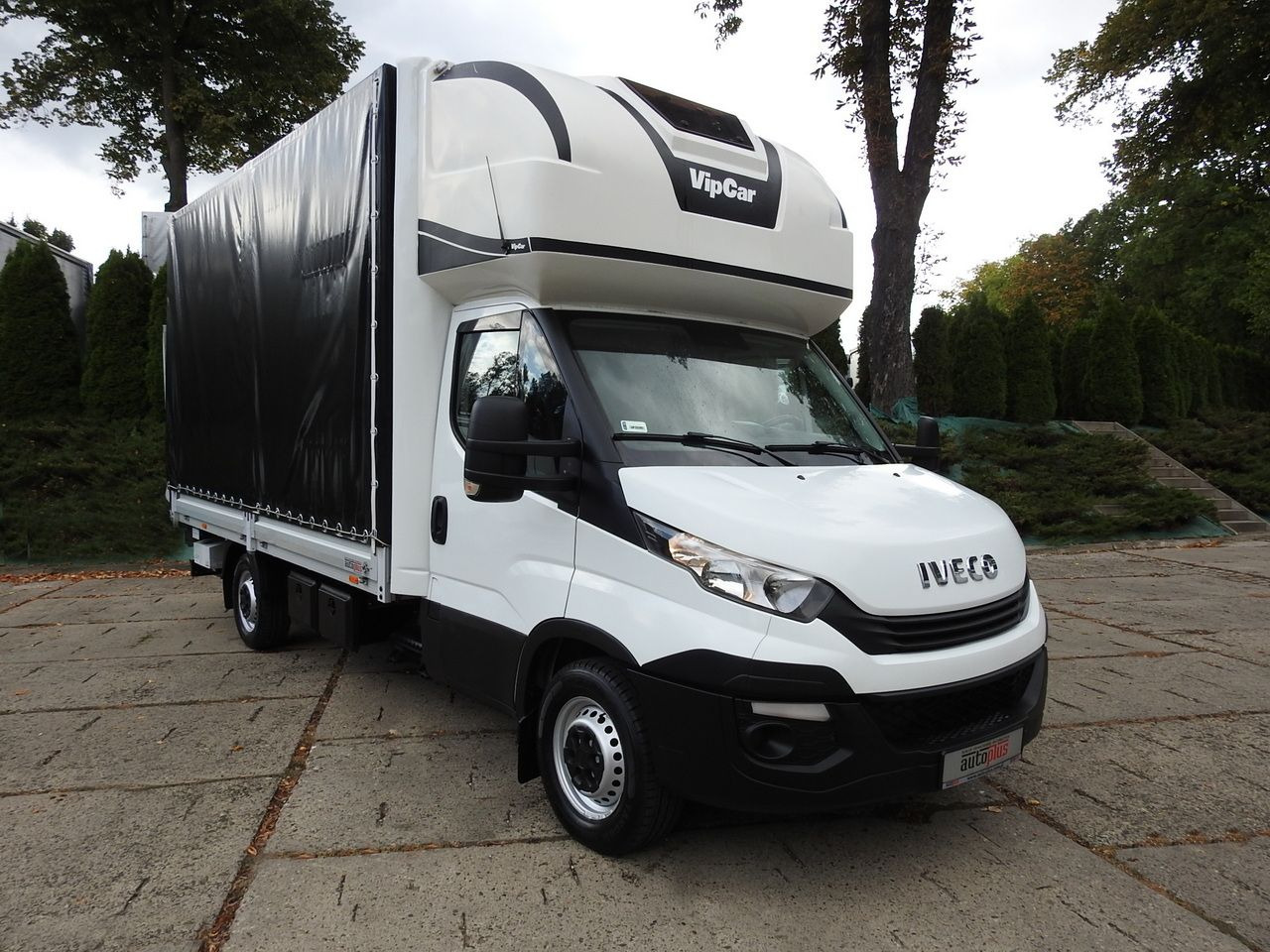 IVECO DAILY 35S18 TARPAULIN LIFT 8 PALLETS CRUISE CONTROL AIR CONDITIONING 180HP - Dostavno vozilo s ponjavo: slika 4 IVECO DAILY 35S18 TARPAULIN LIFT 8 PALLETS CRUISE CONTROL AIR CONDITIONING 180HP - Dostavno vozilo s ponjavo: slika 4