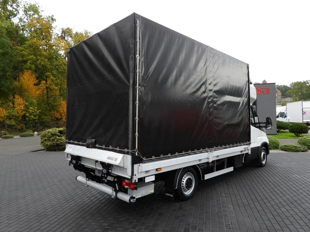 IVECO DAILY 35S18 TARPAULIN LIFT 8 PALLETS WEBASTO CRUISE CONTROL AIR CONDITIONING 180HP - Dostavno vozilo s ponjavo: slika 3 IVECO DAILY 35S18 TARPAULIN LIFT 8 PALLETS WEBASTO CRUISE CONTROL AIR CONDITIONING 180HP - Dostavno vozilo s ponjavo: slika 3