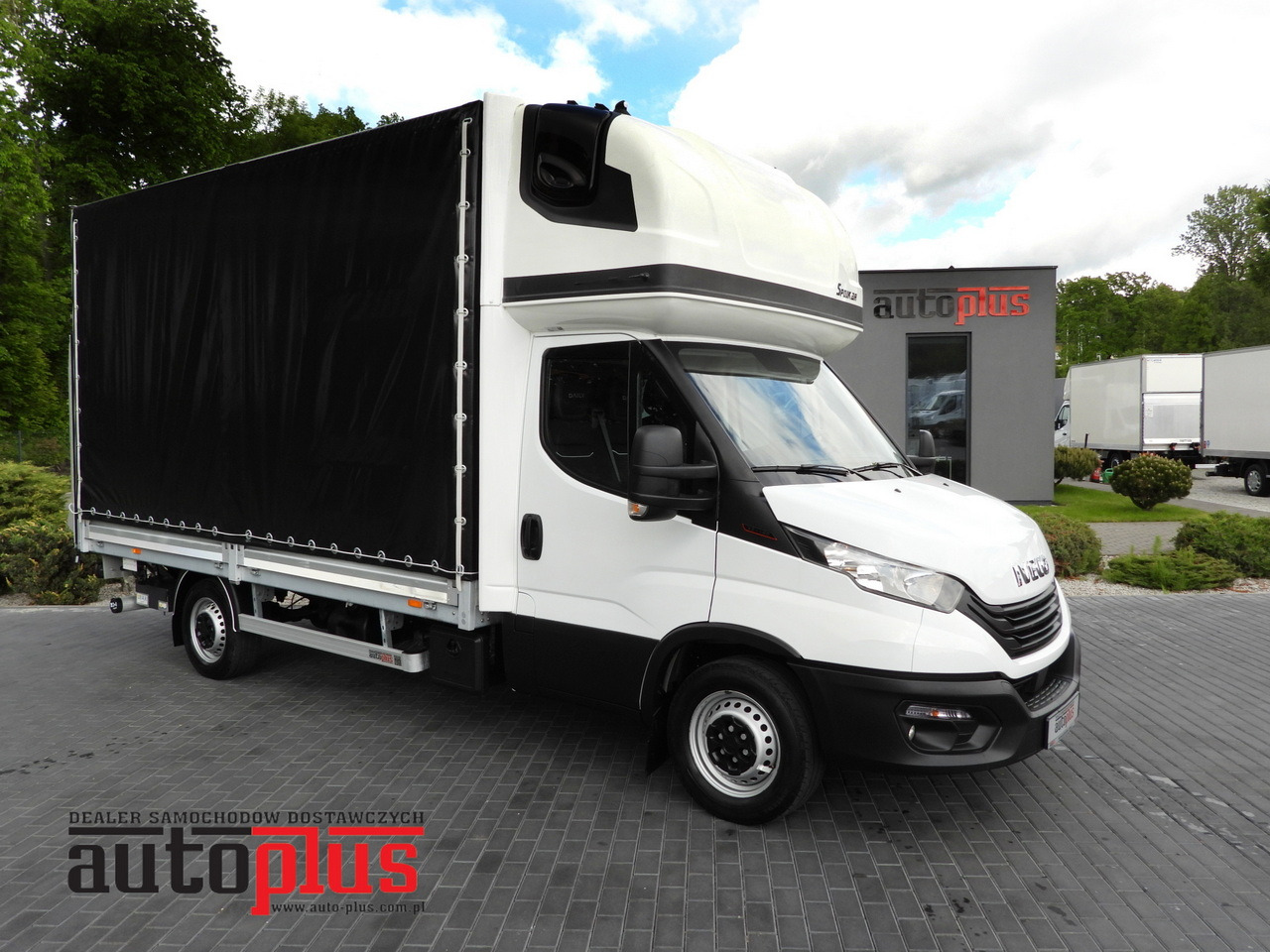 IVECO DAILY 35S18 TARPAULIN LIFT 8 PALLETS WEBASTO CRUISE CONTROL AIR CONDITIONING 180HP - Dostavno vozilo s ponjavo: slika 1 IVECO DAILY 35S18 TARPAULIN LIFT 8 PALLETS WEBASTO CRUISE CONTROL AIR CONDITIONING 180HP - Dostavno vozilo s ponjavo: slika 1