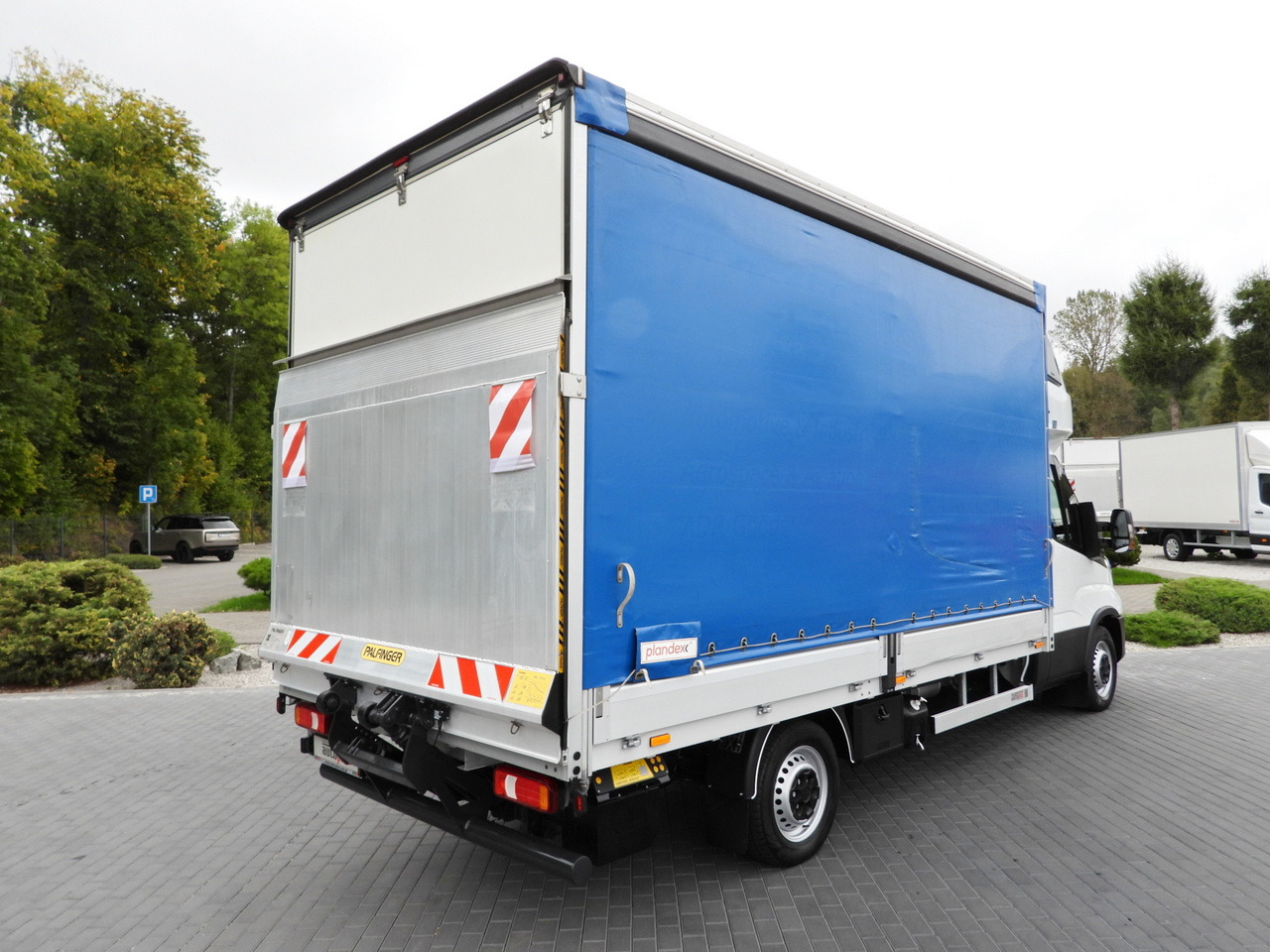 IVECO DAILY 35S18 TARPAULIN LIFT 8 PALLETS WEBASTO CRUISE CONTROL LED LIGHTS AIR CONDITIONING 180HP - Dostavno vozilo s ponjavo: slika 3 IVECO DAILY 35S18 TARPAULIN LIFT 8 PALLETS WEBASTO CRUISE CONTROL LED LIGHTS AIR CONDITIONING 180HP - Dostavno vozilo s ponjavo: slika 3
