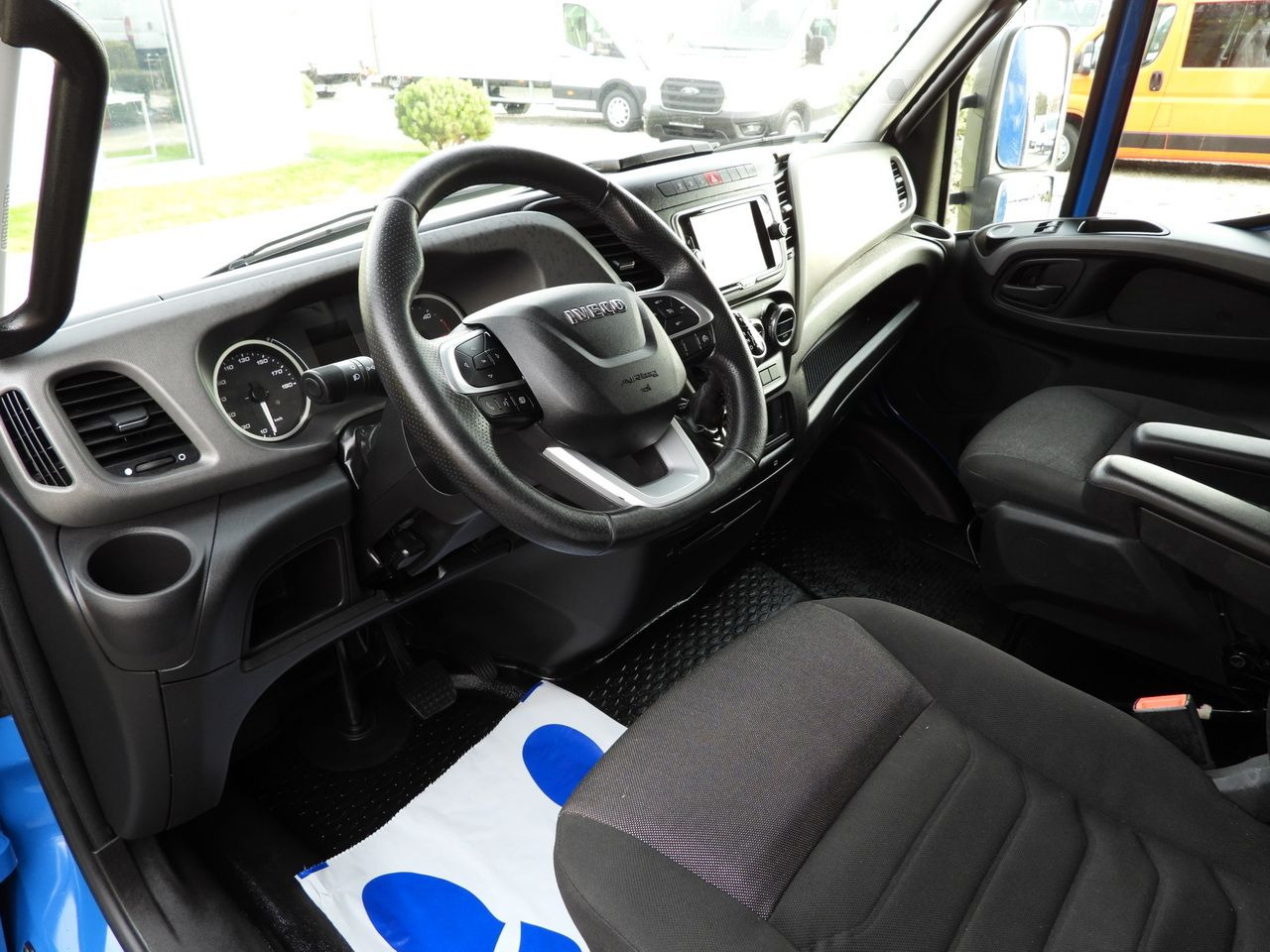 IVECO DAILY 35S21 TARPAULIN 10 PALLETS WEBASTO CRUISE CONTROL NAVIGATION LED LIGHTS AUTOMATIC TRANSMISSION HI-MATIC AIR CONDITIONING 210HP - Dostavno vozilo s ponjavo: slika 2 IVECO DAILY 35S21 TARPAULIN 10 PALLETS WEBASTO CRUISE CONTROL NAVIGATION LED LIGHTS AUTOMATIC TRANSMISSION HI-MATIC AIR CONDITIONING 210HP - Dostavno vozilo s ponjavo: slika 2