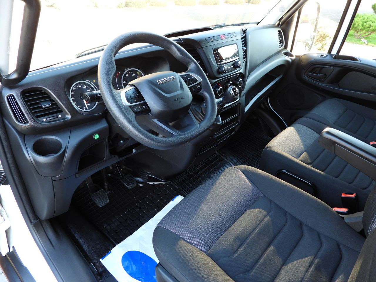 IVECO DAILY 50C16 TARPAULIN 10 PALLETS CRUISE CONTROL TWIN WHEELS AIR CONDITIONING 160HP - Dostavno vozilo s ponjavo: slika 2 IVECO DAILY 50C16 TARPAULIN 10 PALLETS CRUISE CONTROL TWIN WHEELS AIR CONDITIONING 160HP - Dostavno vozilo s ponjavo: slika 2