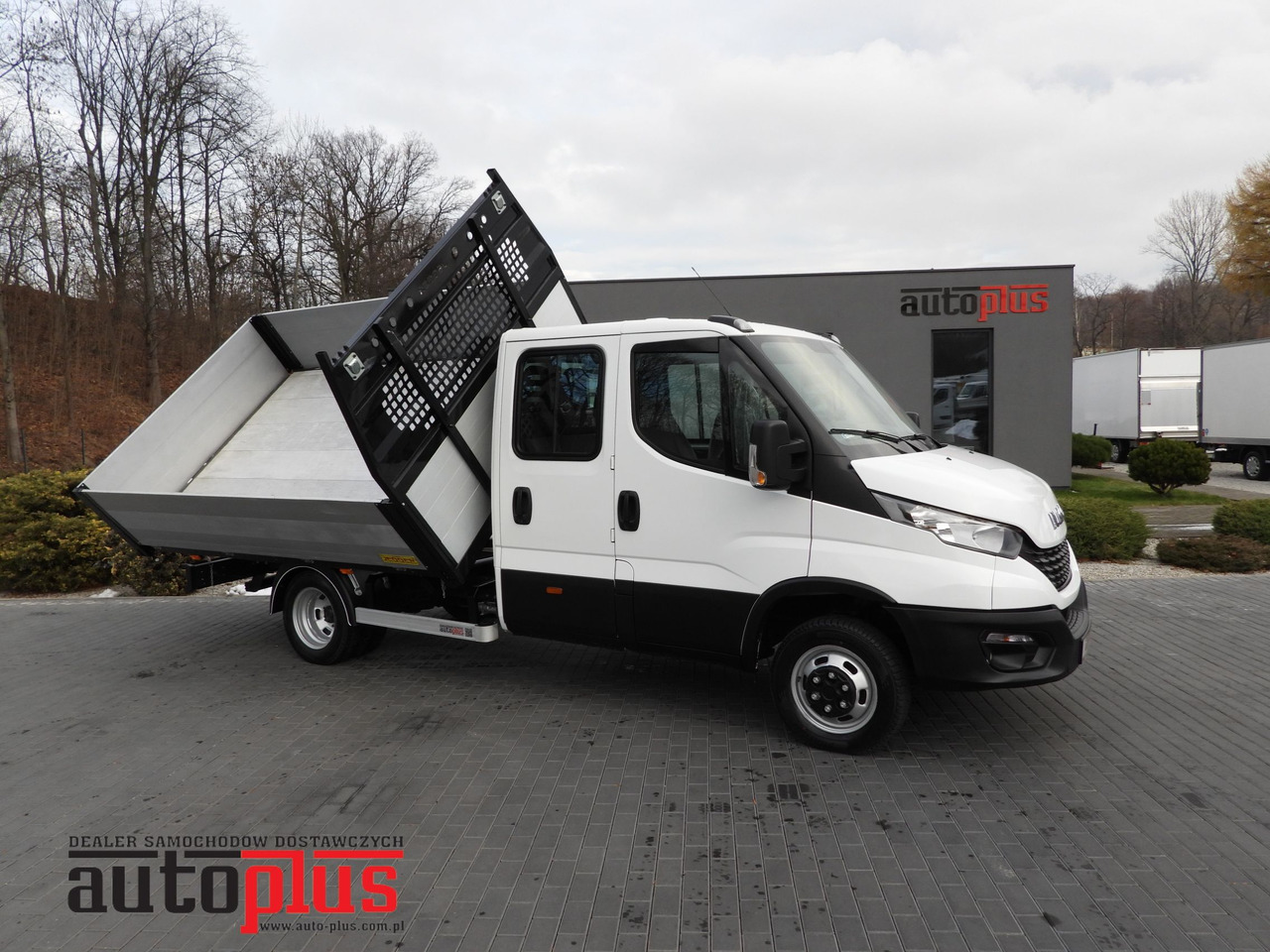 IVECO DAILY 50C16 THREE-WAY TIPPER DOUBLE CABIN DOKA 6 SEATS CRUISE CONTROL PNEUMATICS TWIN WHEELS AIR CONDITIONING 160HP - Dostavno vozilo prekucnik: slika 1 IVECO DAILY 50C16 THREE-WAY TIPPER DOUBLE CABIN DOKA 6 SEATS CRUISE CONTROL PNEUMATICS TWIN WHEELS AIR CONDITIONING 160HP - Dostavno vozilo prekucnik: slika 1