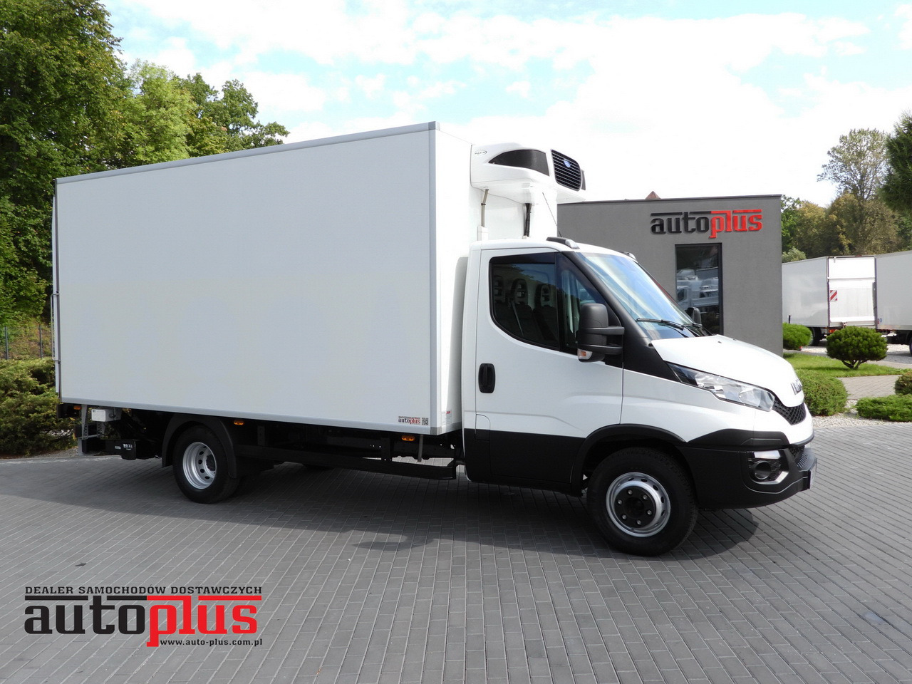 IVECO DAILY 70C17 REFRIGERATOR 1*C LIFT 10 PALLETS POWER SUPPLY 230V CRUISE CONTROL AIR CONDITIONING PNEUMATICS AUTOMATIC TRANSMISSION HI-MATIC TWIN WHEELS 170HP - Tovornjak hladilnik: slika 1 IVECO DAILY 70C17 REFRIGERATOR 1*C LIFT 10 PALLETS POWER SUPPLY 230V CRUISE CONTROL AIR CONDITIONING PNEUMATICS AUTOMATIC TRANSMISSION HI-MATIC TWIN WHEELS 170HP - Tovornjak hladilnik: slika 1