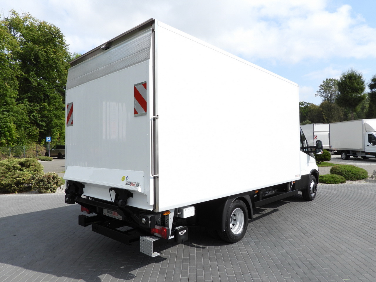 IVECO DAILY 70C17 REFRIGERATOR 1*C LIFT 10 PALLETS POWER SUPPLY 230V CRUISE CONTROL AIR CONDITIONING PNEUMATICS AUTOMATIC TRANSMISSION HI-MATIC TWIN WHEELS 170HP - Tovornjak hladilnik: slika 3 IVECO DAILY 70C17 REFRIGERATOR 1*C LIFT 10 PALLETS POWER SUPPLY 230V CRUISE CONTROL AIR CONDITIONING PNEUMATICS AUTOMATIC TRANSMISSION HI-MATIC TWIN WHEELS 170HP - Tovornjak hladilnik: slika 3