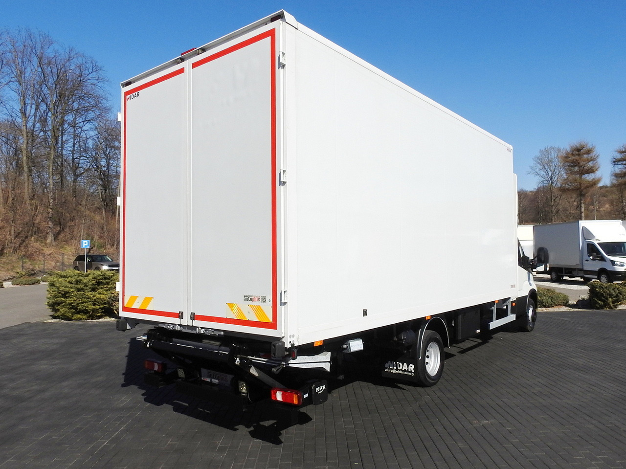 IVECO DAILY 70C18 BOX LIFT 14 PALLETS WEBASTO CRUISE CONTROL NAVIGATION LED LIGHTS TWIN WHEELS AIR CONDITIONING 180HP - Dostavno vozilo z zabojnikom: slika 3 IVECO DAILY 70C18 BOX LIFT 14 PALLETS WEBASTO CRUISE CONTROL NAVIGATION LED LIGHTS TWIN WHEELS AIR CONDITIONING 180HP - Dostavno vozilo z zabojnikom: slika 3