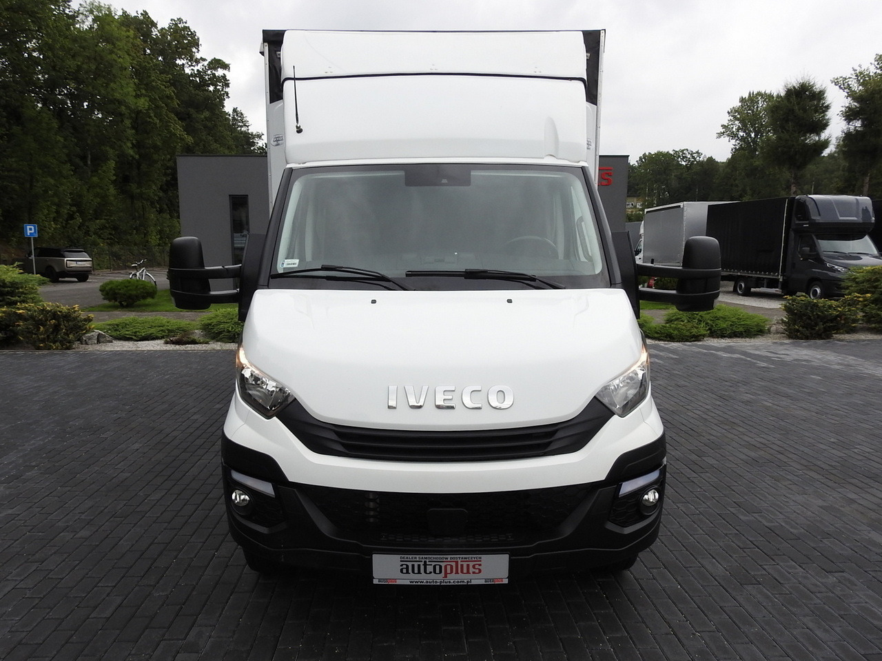 IVECO DAILY 70C18 TARPAULIN LIFT 12 PALLETS WEBASTO CRUISE CONTROL TWIN WHEELS AIR CONDITIONING 180HP - Tovornjak s ponjavo: slika 5 IVECO DAILY 70C18 TARPAULIN LIFT 12 PALLETS WEBASTO CRUISE CONTROL TWIN WHEELS AIR CONDITIONING 180HP - Tovornjak s ponjavo: slika 5