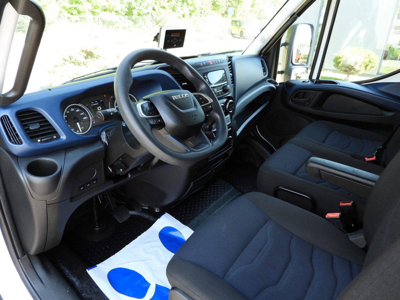 IVECO DAILY 72C18 LIFT 14 PALLETS CRUISE CONTROL PNEUMATICS AUTOMATIC TRANSMISSION HI-MATIC TWIN WHEELS AIR CONDITIONING 180HP - Tovornjak zabojnik: slika 2 IVECO DAILY 72C18 LIFT 14 PALLETS CRUISE CONTROL PNEUMATICS AUTOMATIC TRANSMISSION HI-MATIC TWIN WHEELS AIR CONDITIONING 180HP - Tovornjak zabojnik: slika 2