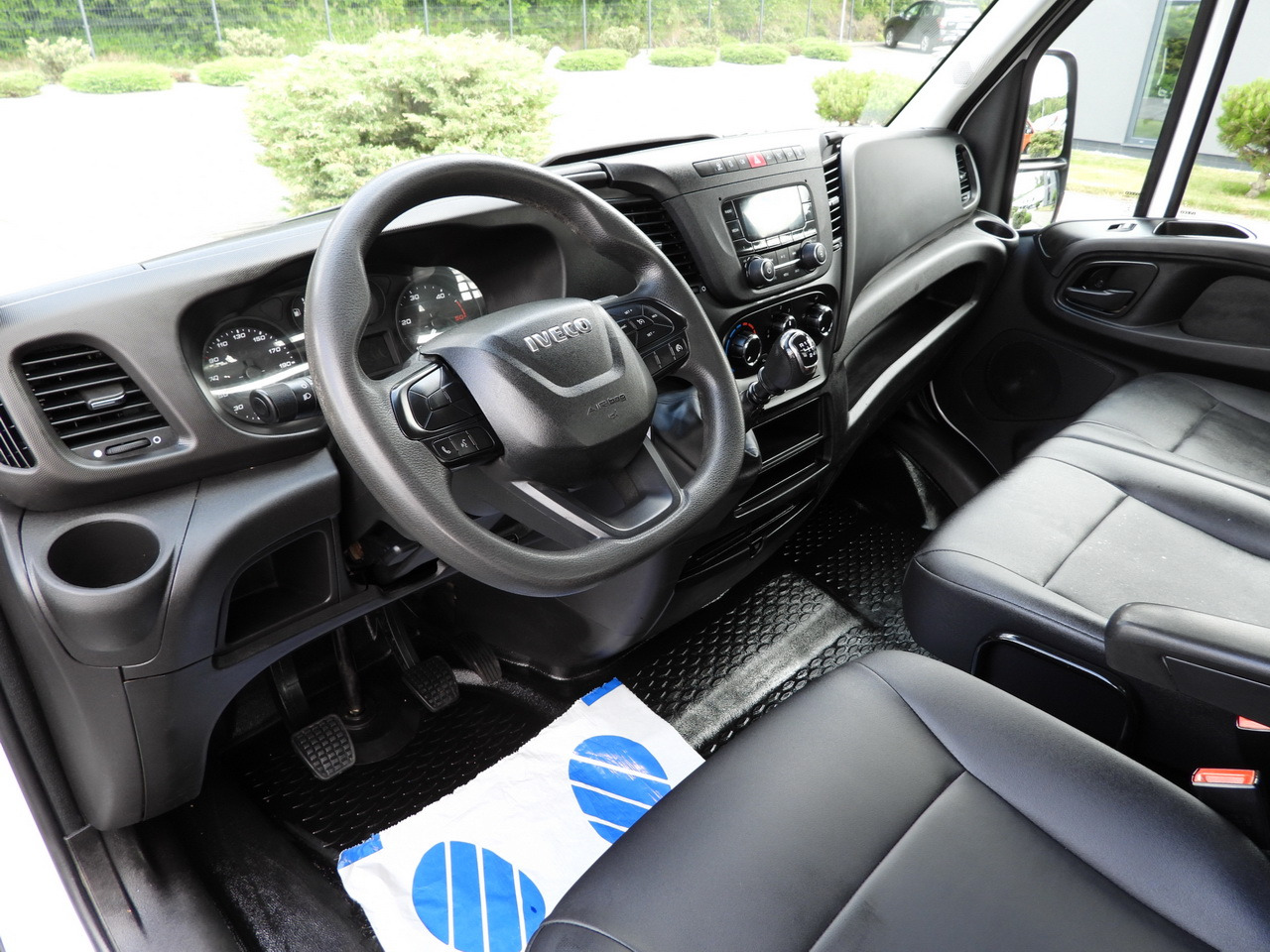 IVECO DAILY CRUISE CONTROL TWIN WHEELS AIR CONDITIONING 140HP - Dostavno vozilo prekucnik: slika 2 IVECO DAILY CRUISE CONTROL TWIN WHEELS AIR CONDITIONING 140HP - Dostavno vozilo prekucnik: slika 2
