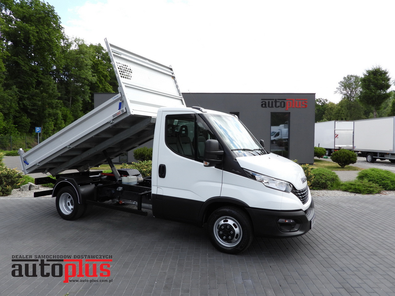 IVECO DAILY CRUISE CONTROL TWIN WHEELS AIR CONDITIONING 140HP - Dostavno vozilo prekucnik: slika 1 IVECO DAILY CRUISE CONTROL TWIN WHEELS AIR CONDITIONING 140HP - Dostavno vozilo prekucnik: slika 1