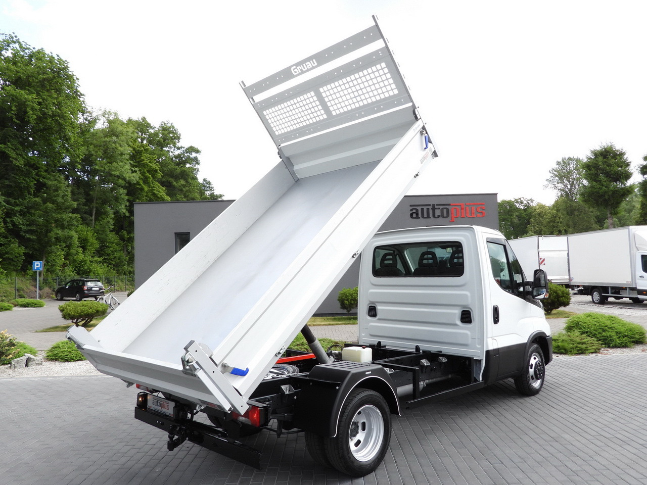 IVECO DAILY CRUISE CONTROL TWIN WHEELS AIR CONDITIONING 140HP - Dostavno vozilo prekucnik: slika 3 IVECO DAILY CRUISE CONTROL TWIN WHEELS AIR CONDITIONING 140HP - Dostavno vozilo prekucnik: slika 3