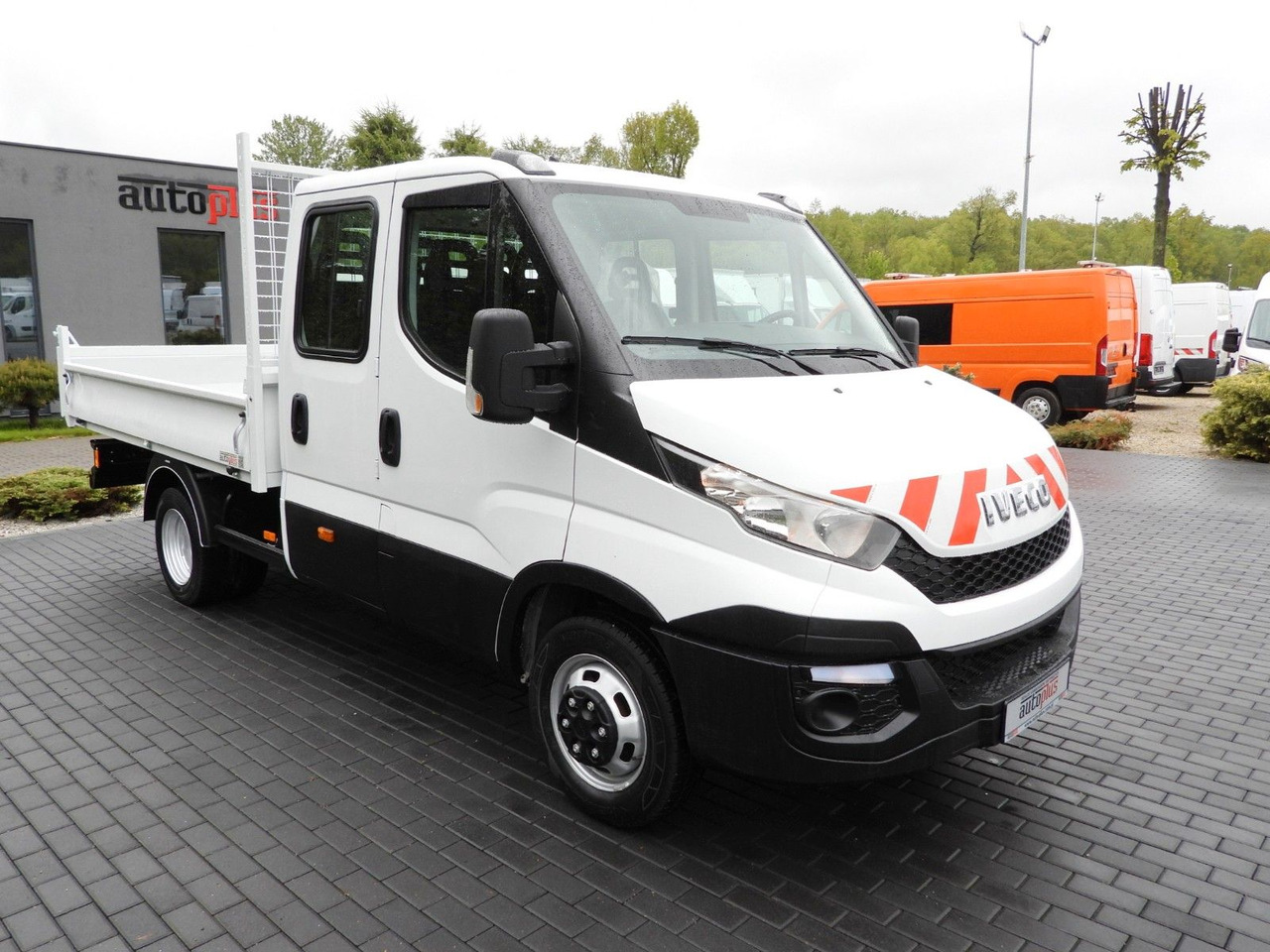 Iveco DAILY 35C13 KIPPER DOPPELKABINE DOKA 7 SITZE A/C - Dostavno vozilo prekucnik, Dostavno vozilo z dvojno kabino: slika 4 Iveco DAILY 35C13 KIPPER DOPPELKABINE DOKA 7 SITZE A/C - Dostavno vozilo prekucnik, Dostavno vozilo z dvojno kabino: slika 4