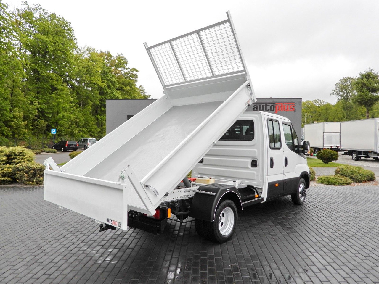 Iveco DAILY 35C13 KIPPER DOPPELKABINE DOKA 7 SITZE A/C - Dostavno vozilo prekucnik, Dostavno vozilo z dvojno kabino: slika 3 Iveco DAILY 35C13 KIPPER DOPPELKABINE DOKA 7 SITZE A/C - Dostavno vozilo prekucnik, Dostavno vozilo z dvojno kabino: slika 3