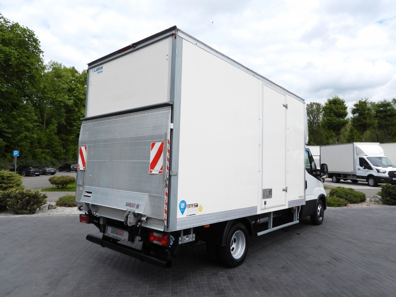 Iveco DAILY 35C16 KOFFER AUFZUG 8 PALETTEN TEMPOMAT Iveco DAILY 35C16 KOFFER AUFZUG 8 PALETTEN TEMPOMAT - Dostavno vozilo z zabojnikom: slika 3 Iveco DAILY 35C16 KOFFER AUFZUG 8 PALETTEN TEMPOMAT Iveco DAILY 35C16 KOFFER AUFZUG 8 PALETTEN TEMPOMAT - Dostavno vozilo z zabojnikom: slika 3